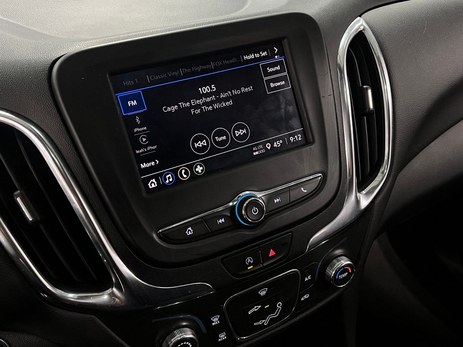 Thumbnail: 2022 Chevrolet Equinox - 4