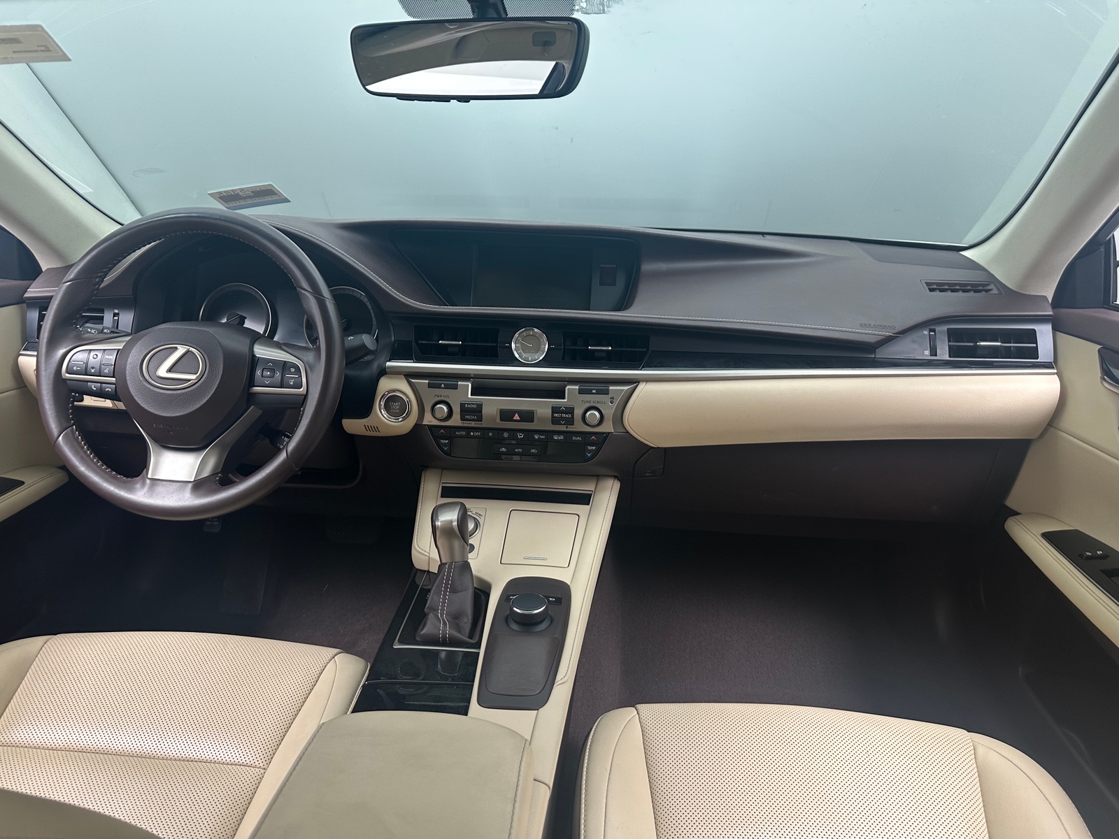 Thumbnail: 2016 Lexus ES - 3