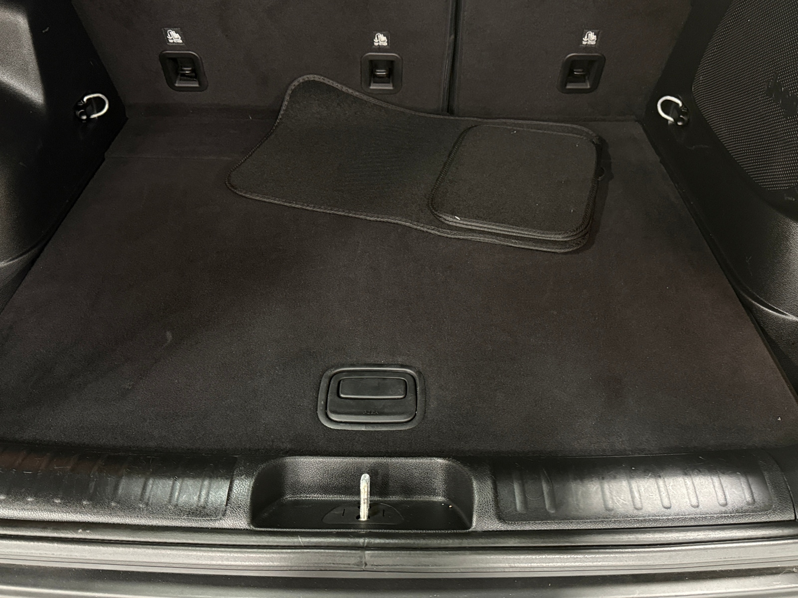 Thumbnail: 2019 Jeep Cherokee - 6