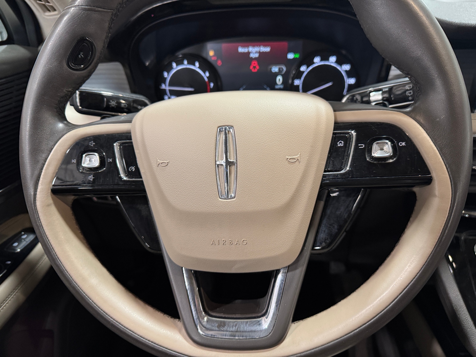 Thumbnail: 2020 Lincoln Corsair - 4