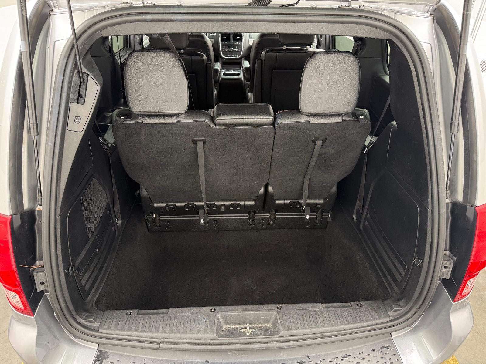 Thumbnail: 2019 Dodge Grand Caravan - 6