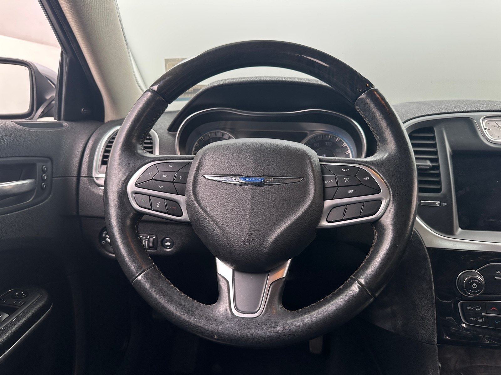 Thumbnail: 2019 Chrysler 300 - 4