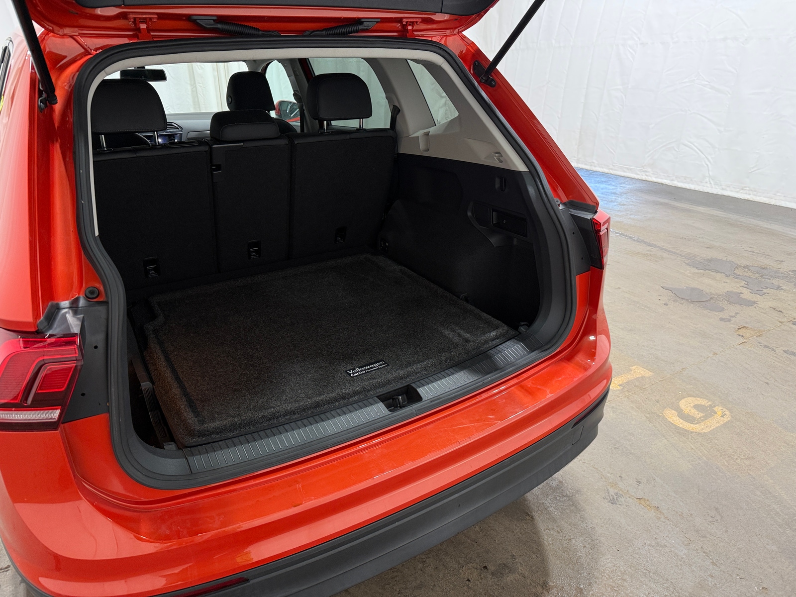 Thumbnail: 2019 Volkswagen Tiguan - 6