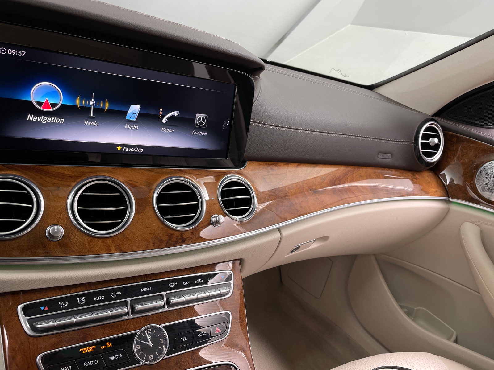 Thumbnail: 2019 Mercedes-Benz E-Class - 3