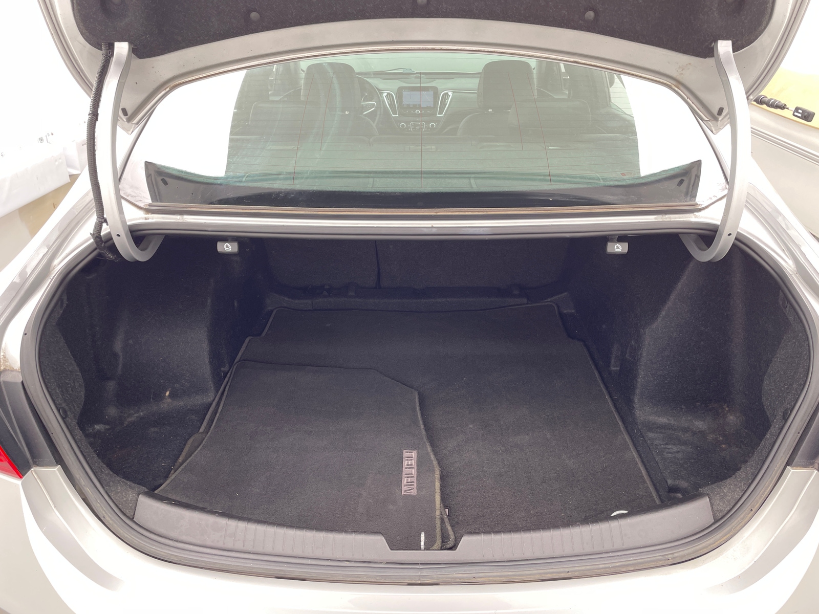 Thumbnail: 2017 Chevrolet Malibu - 6