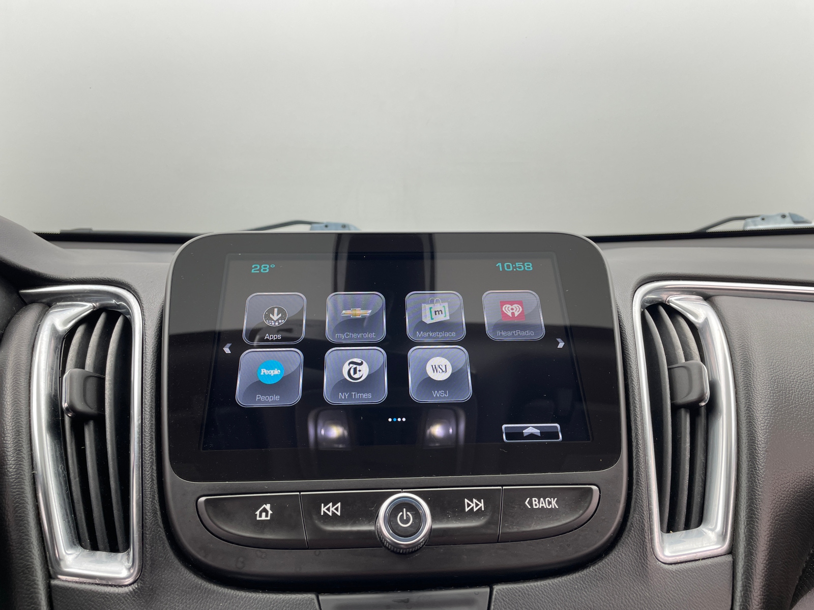 Thumbnail: 2017 Chevrolet Malibu - 3