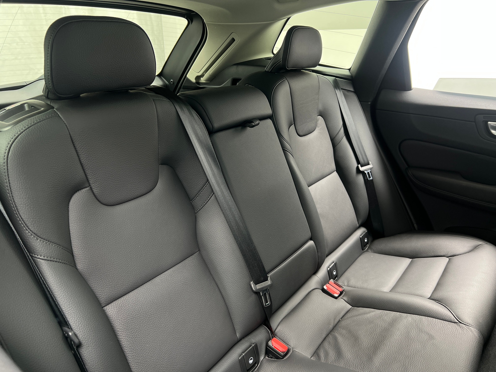 Thumbnail: 2025 Volvo XC60 - 5