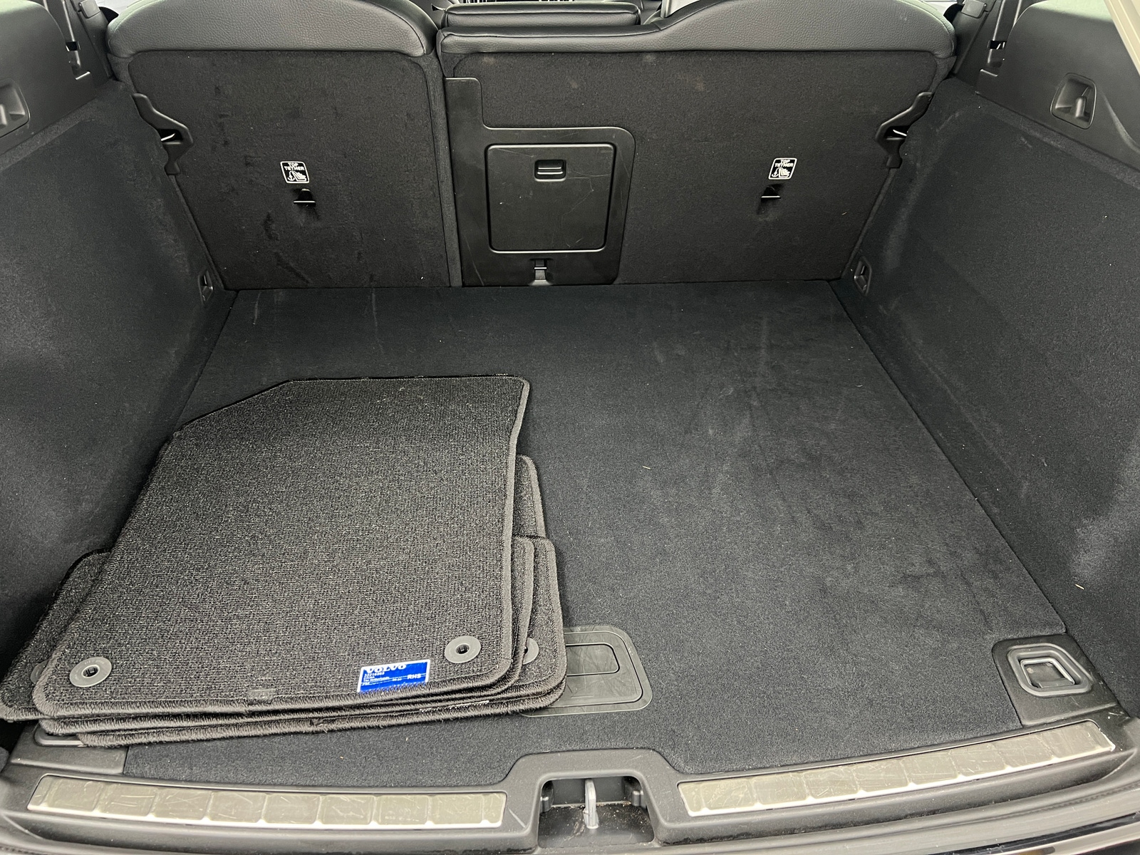 Thumbnail: 2025 Volvo XC60 - 6