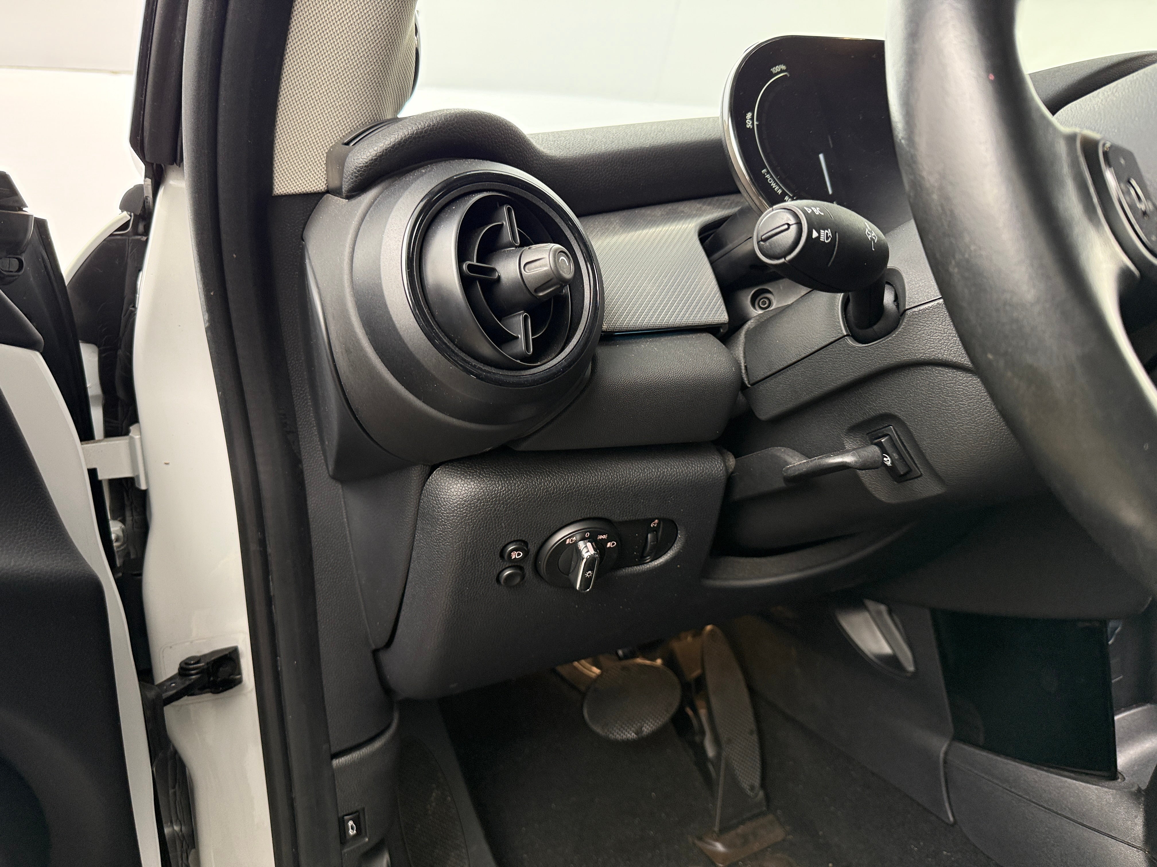 Used 2024 MINI Hardtop 2 Door SE with VIN WMW13DJ05R2U35709 for sale in Auburn, WA