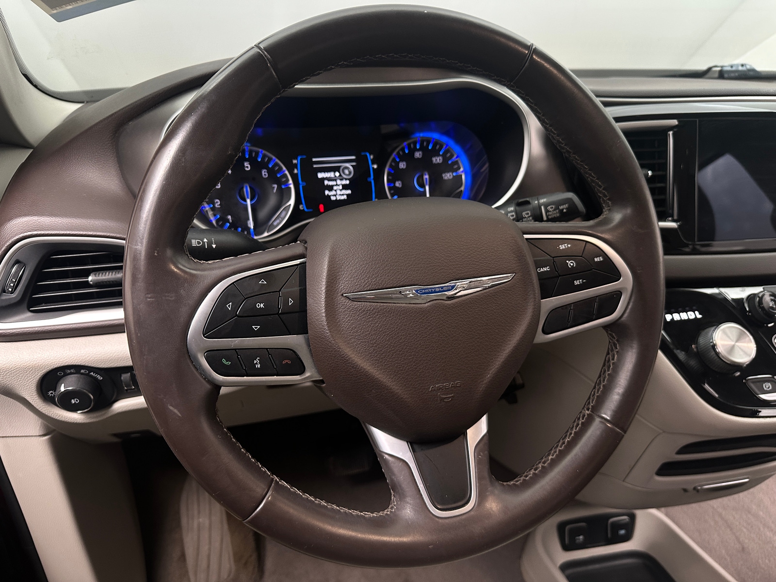 Thumbnail: 2017 Chrysler Pacifica - 4