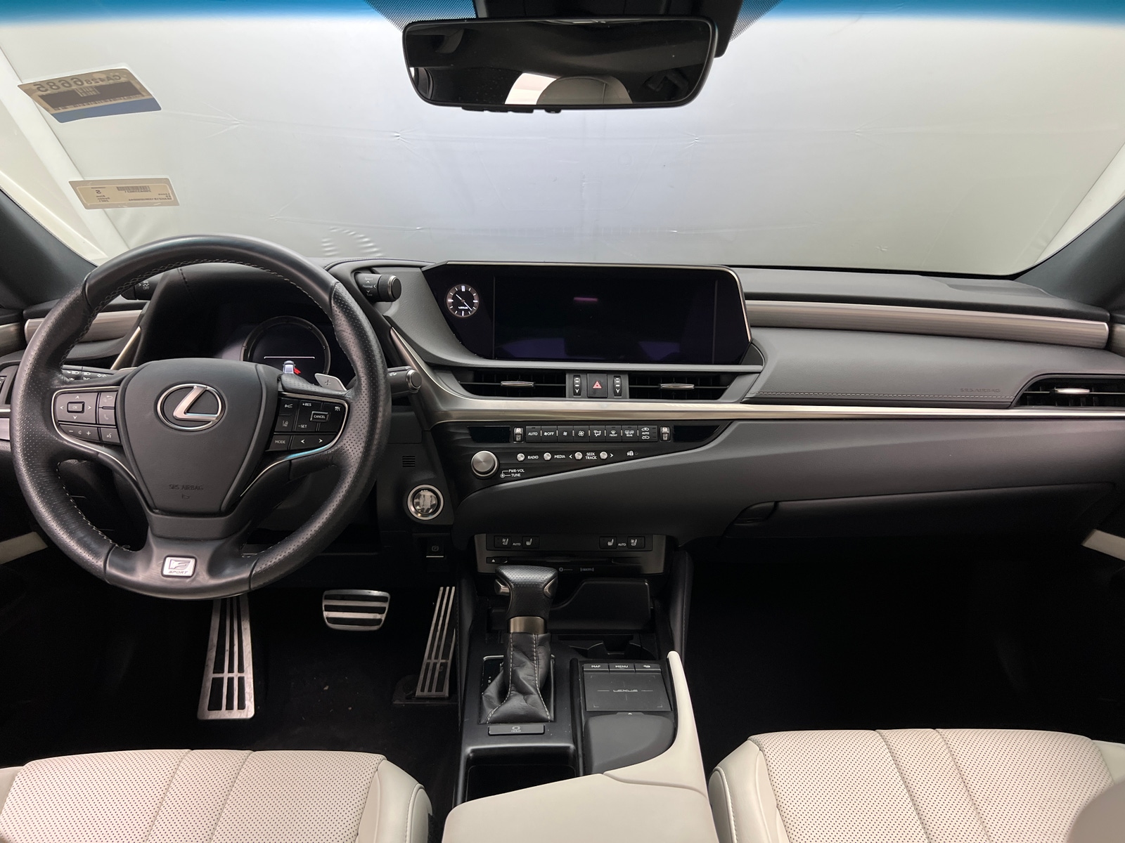 Thumbnail: 2021 Lexus ES - 2