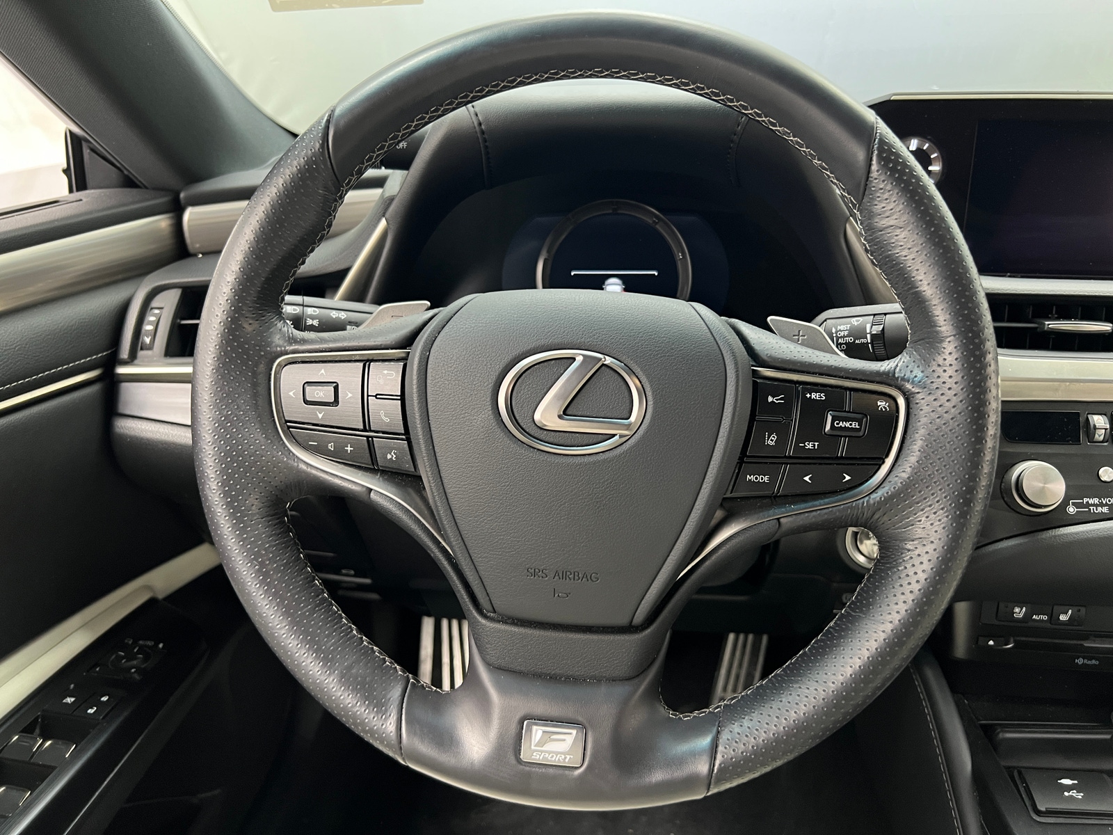 Thumbnail: 2021 Lexus ES - 4