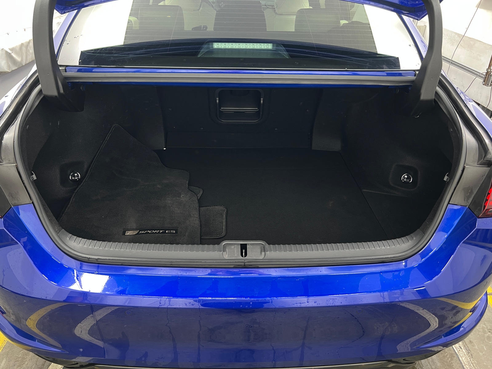 Thumbnail: 2021 Lexus ES - 6