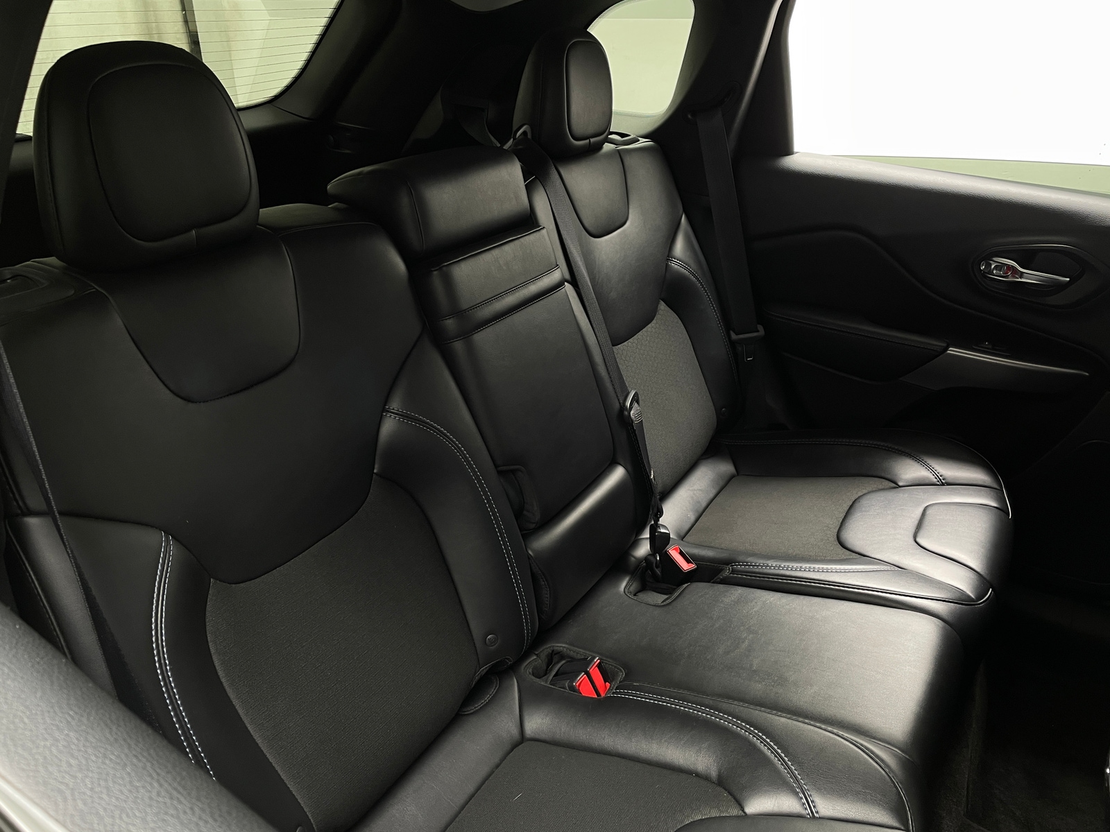 Thumbnail: 2019 Jeep Cherokee - 6