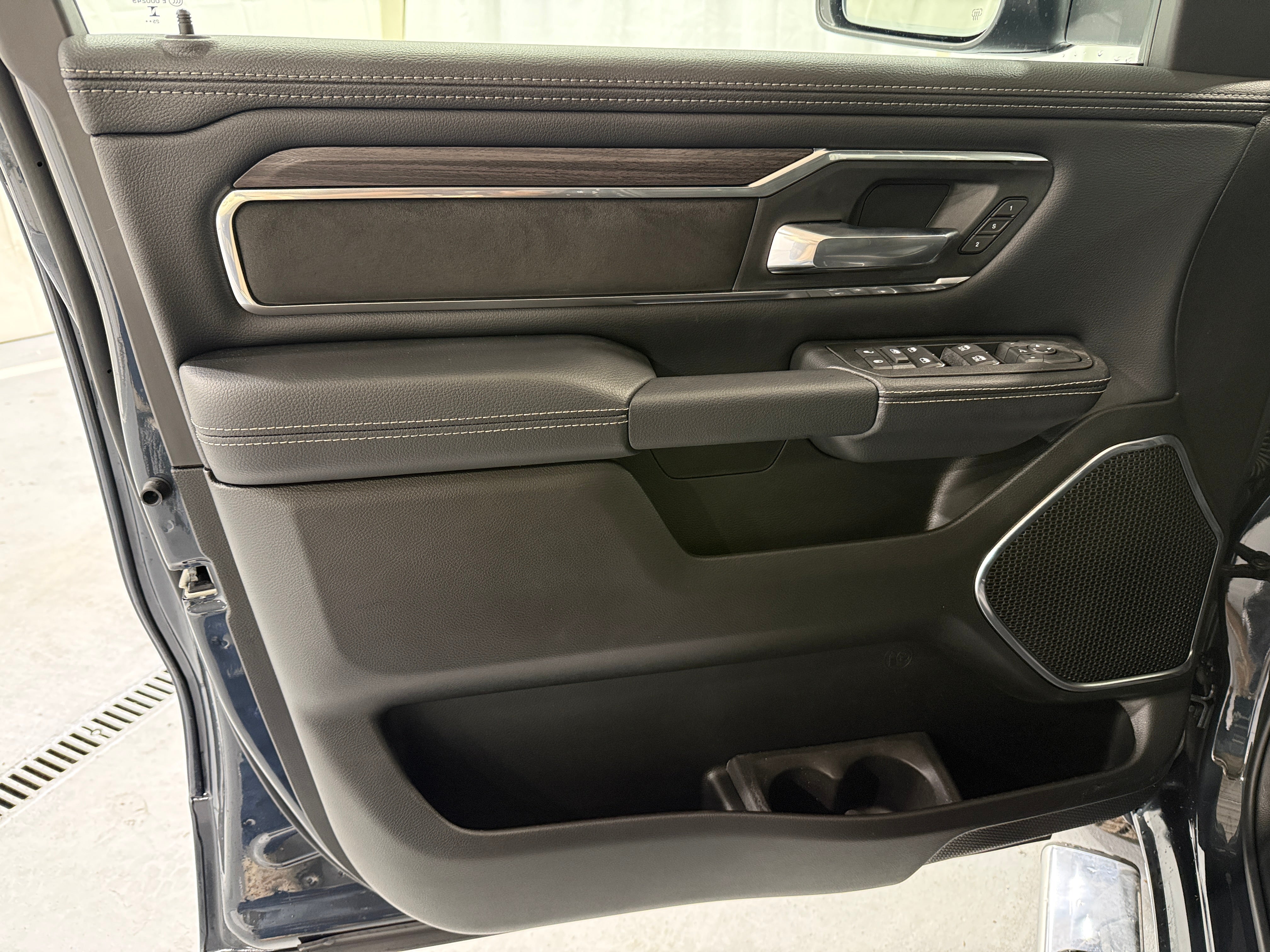 2026 RAM 1500 Laramie - Photo 3