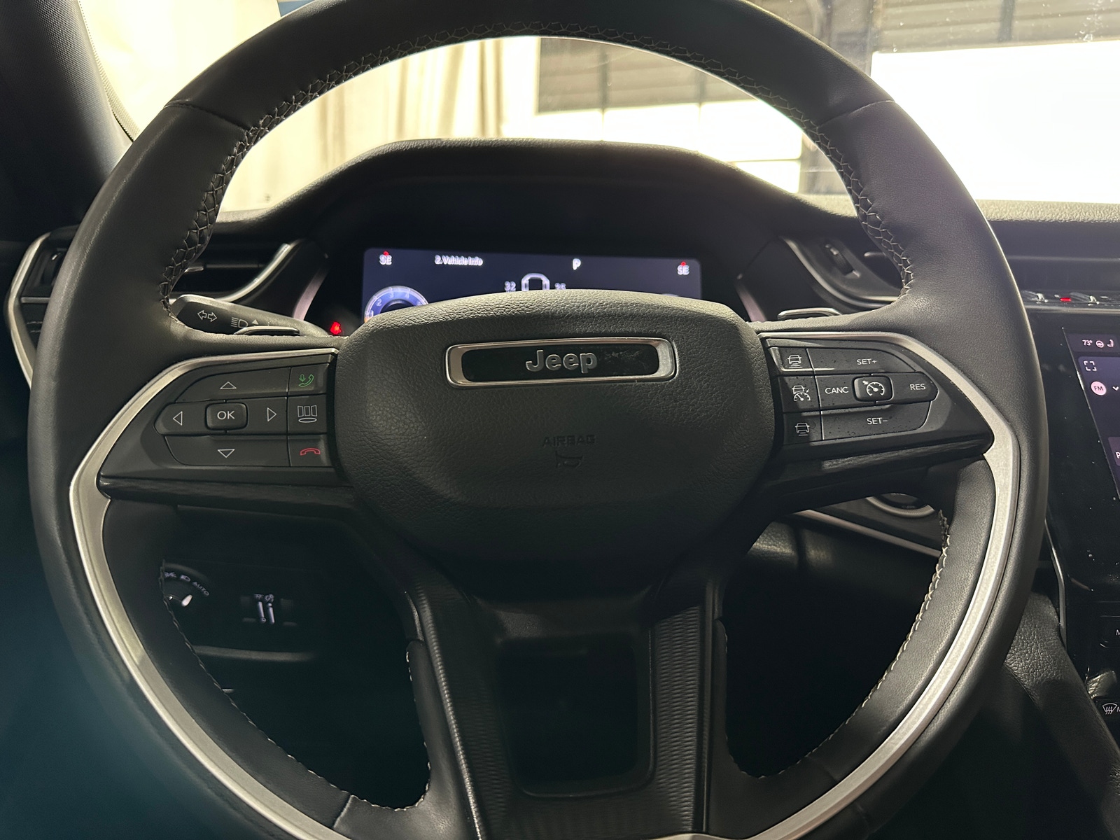 Thumbnail: 2023 Jeep Grand Cherokee L - 4