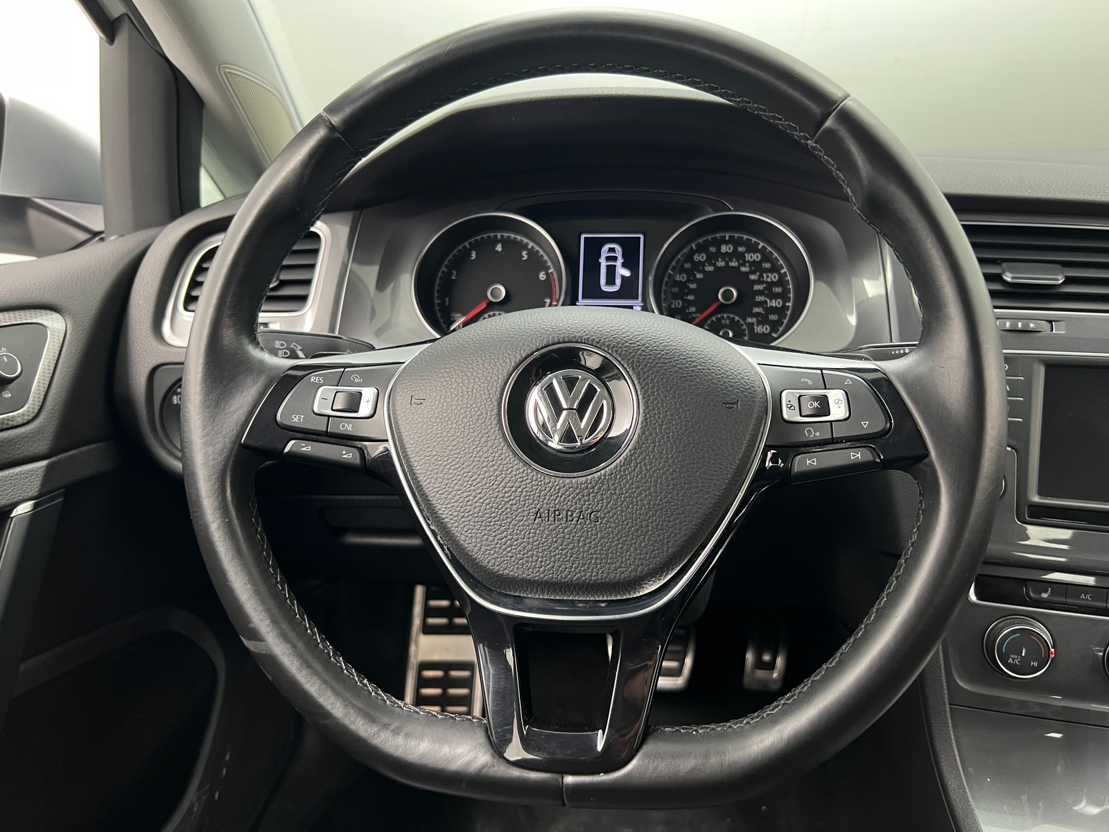 Thumbnail: 2017 Volkswagen Golf - 4