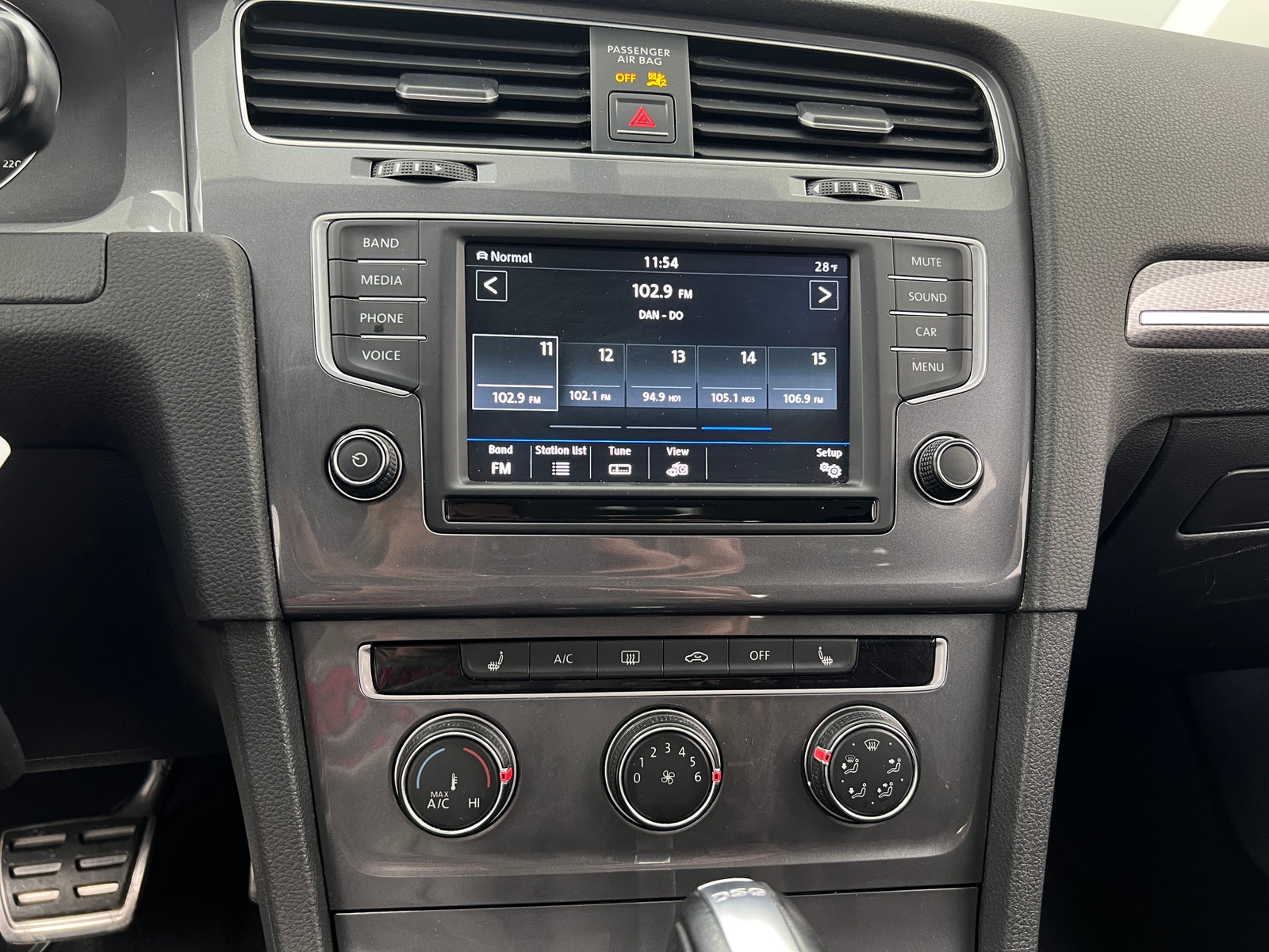 Thumbnail: 2017 Volkswagen Golf - 3