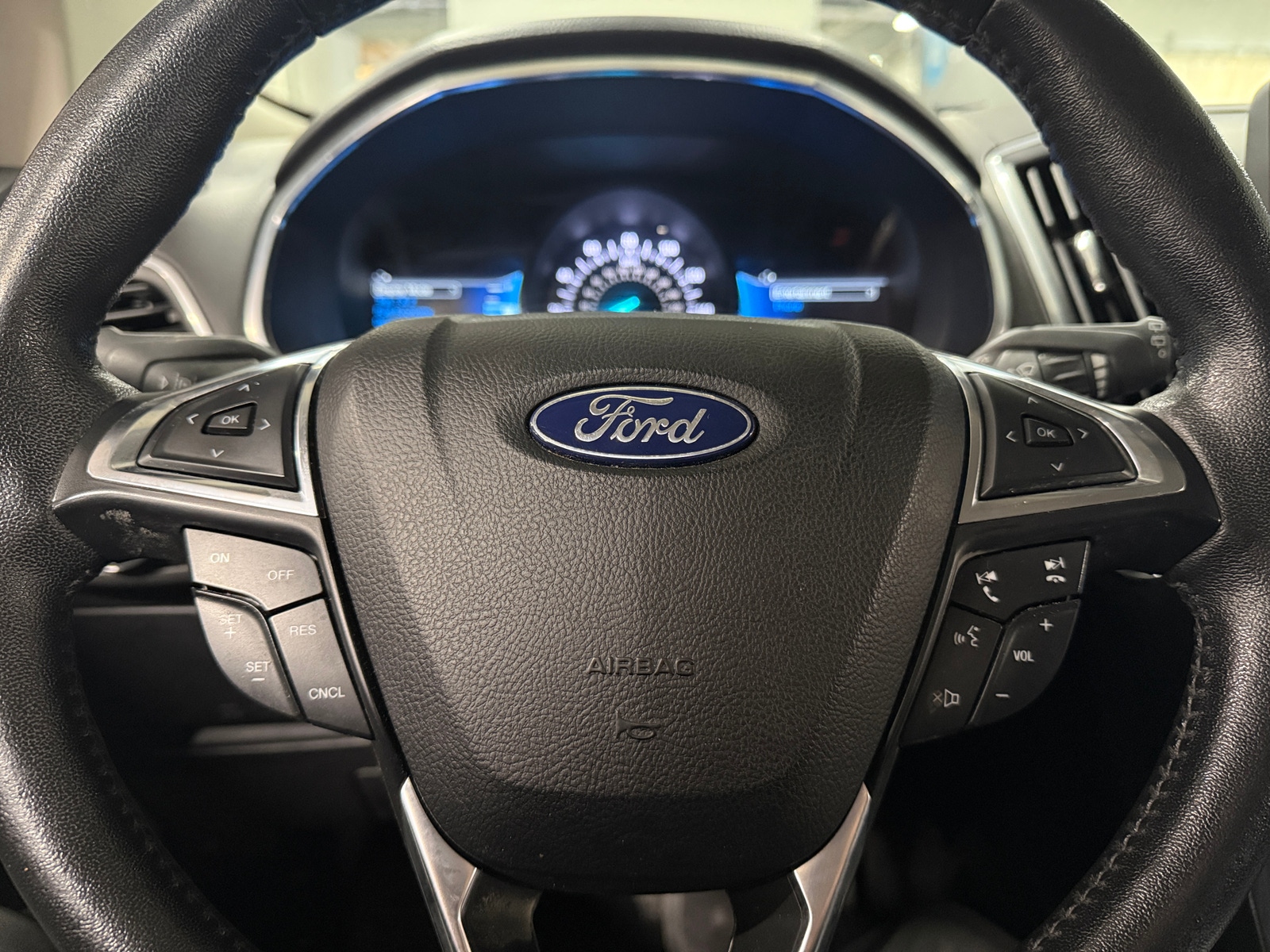 Thumbnail: 2021 Ford Edge - 4