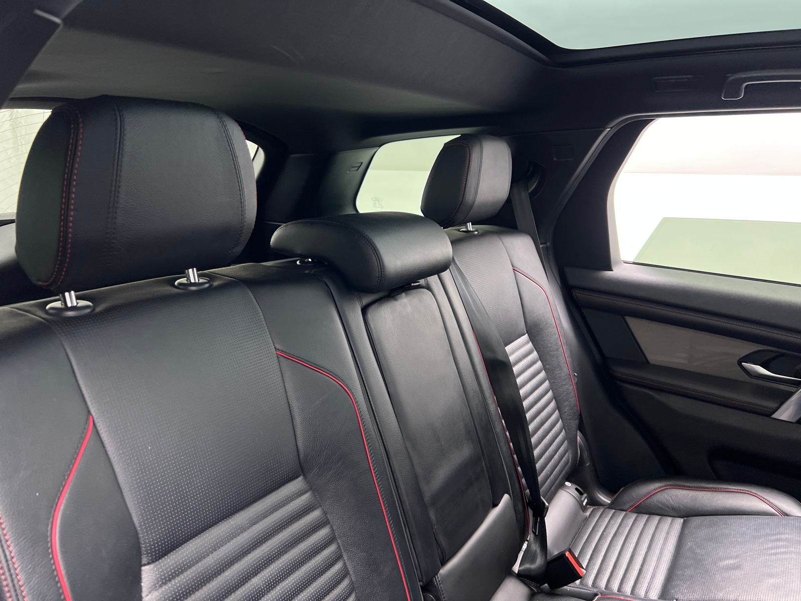 Thumbnail: 2020 Land Rover Discovery Sport - 5