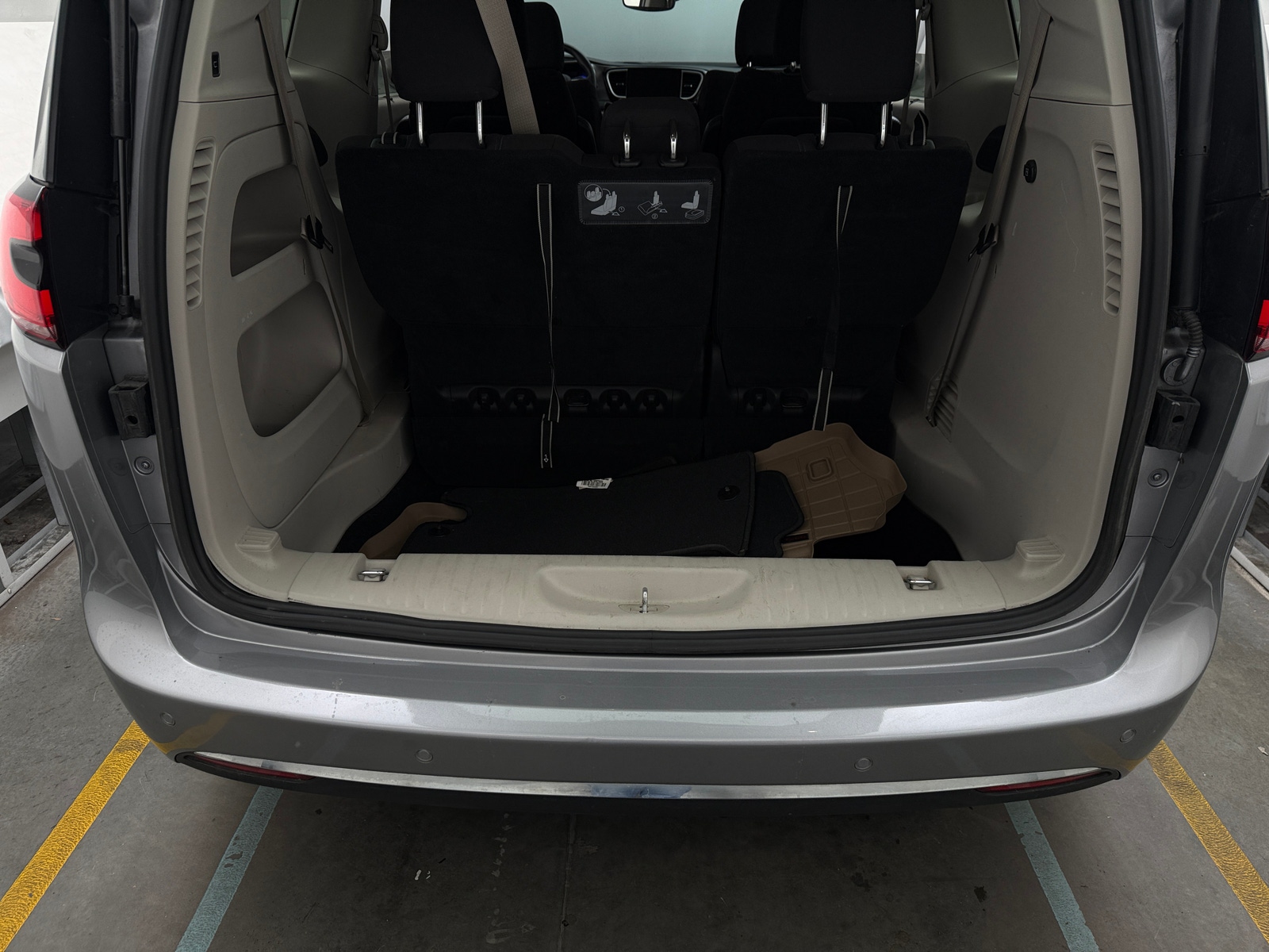 Thumbnail: 2021 Chrysler Pacifica - 7