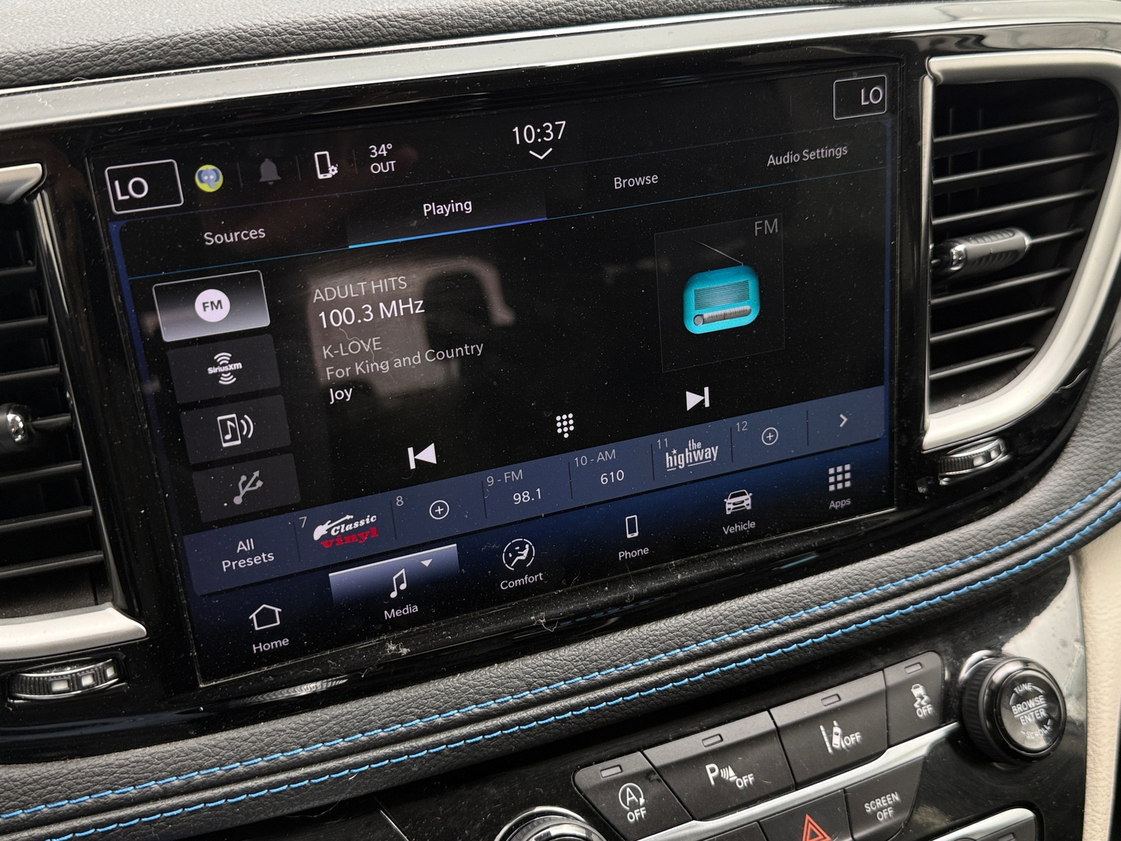 Thumbnail: 2021 Chrysler Pacifica - 4