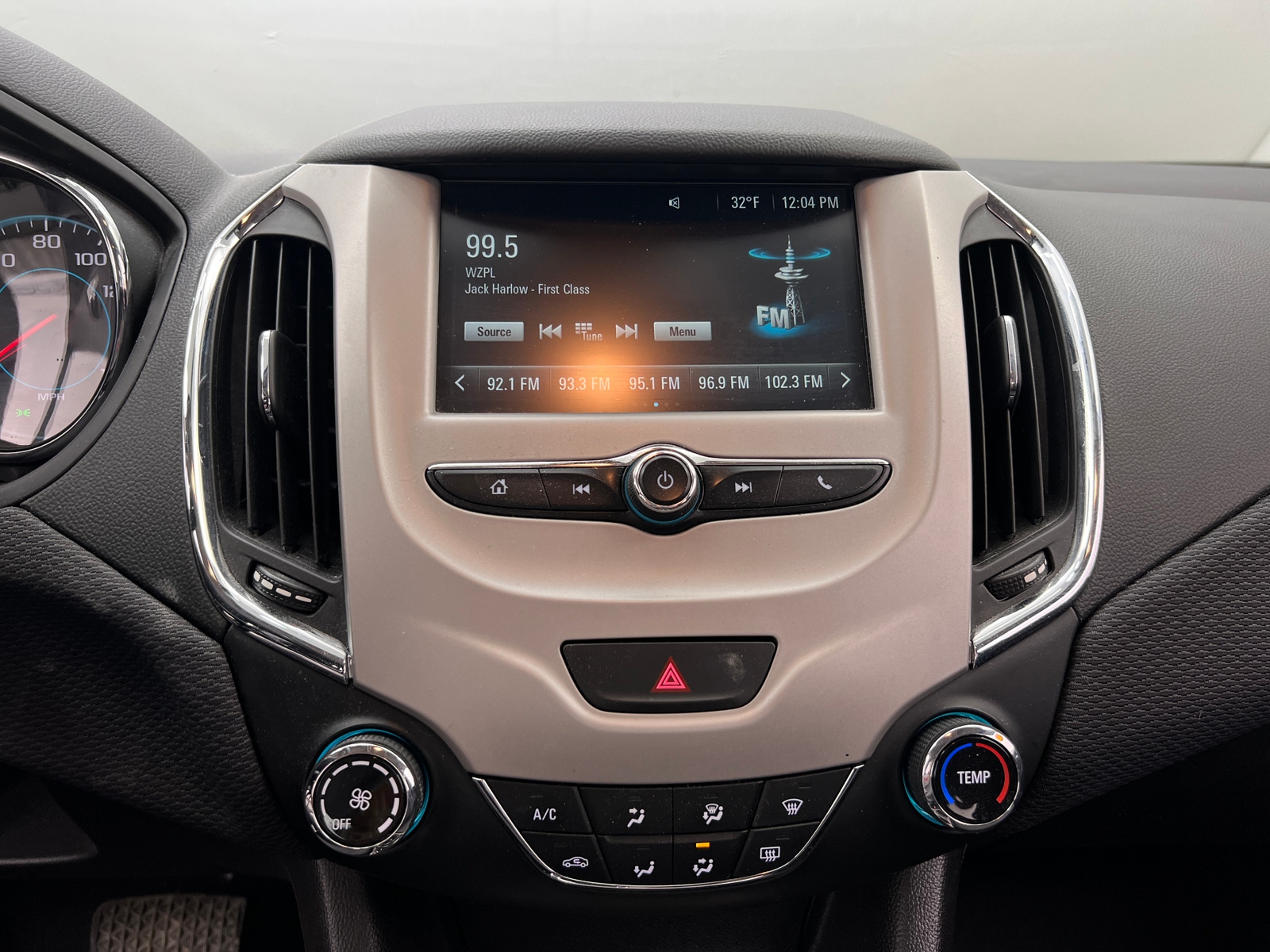 Thumbnail: 2018 Chevrolet Cruze - 4