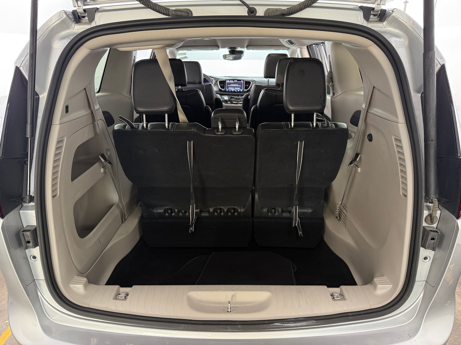 Thumbnail: 2024 Chrysler Pacifica - 6