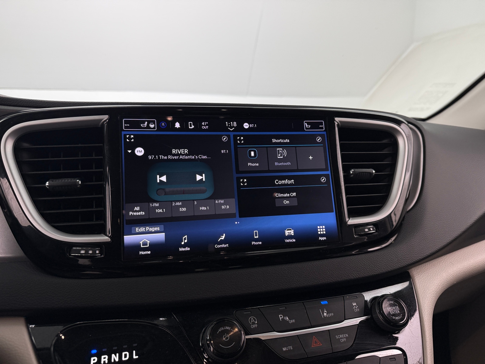 Thumbnail: 2024 Chrysler Pacifica - 3