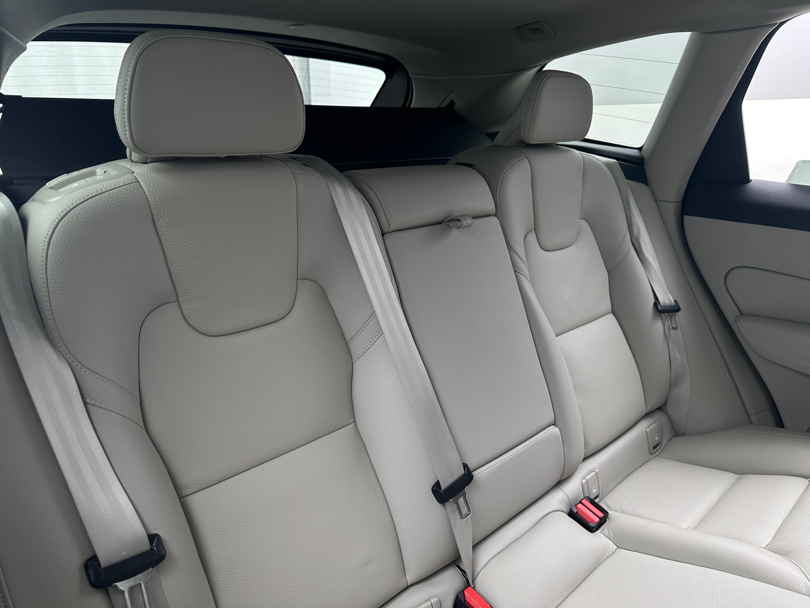 Thumbnail: 2022 Volvo XC60 - 5