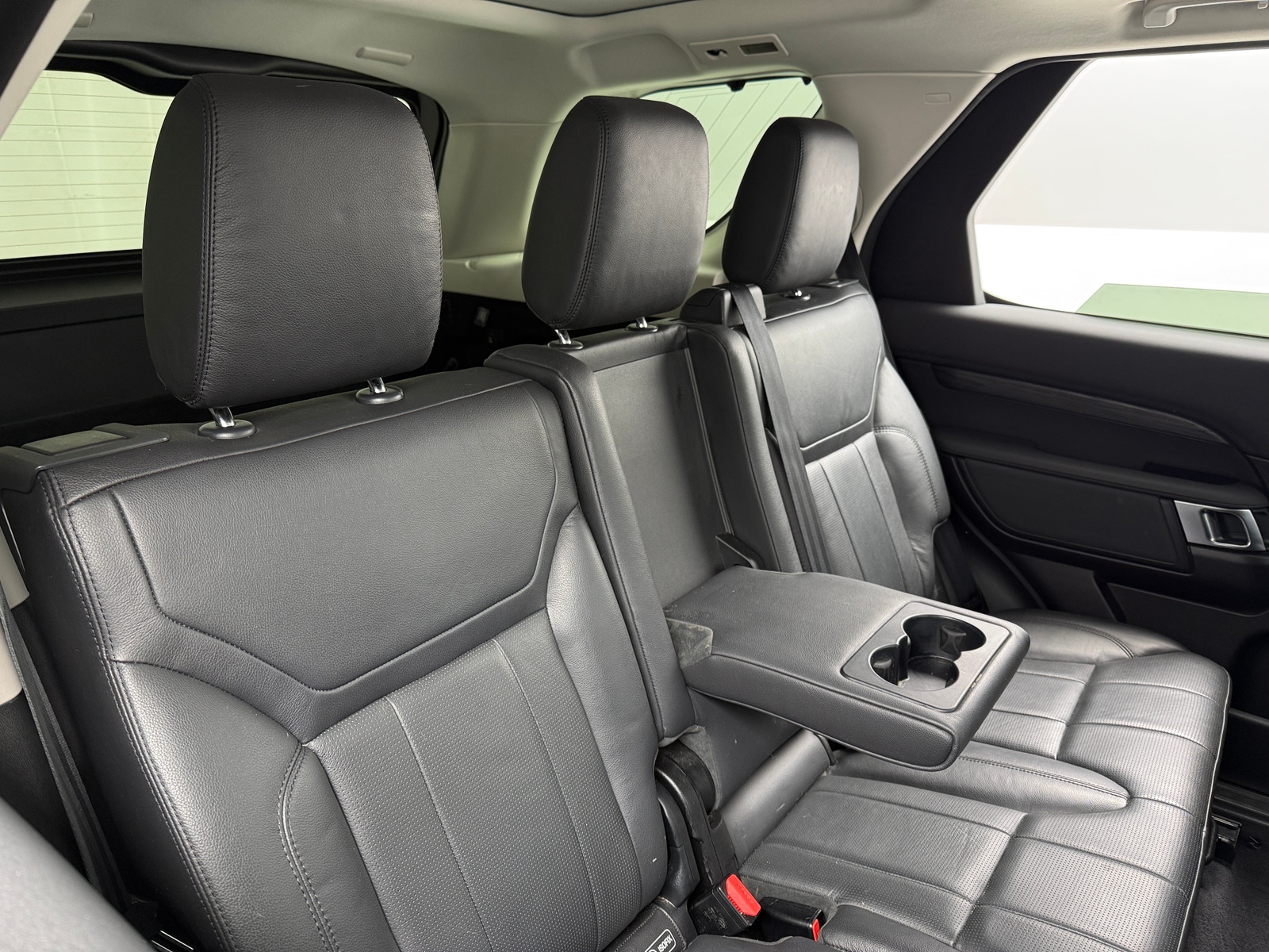 Thumbnail: 2017 Land Rover Discovery - 5