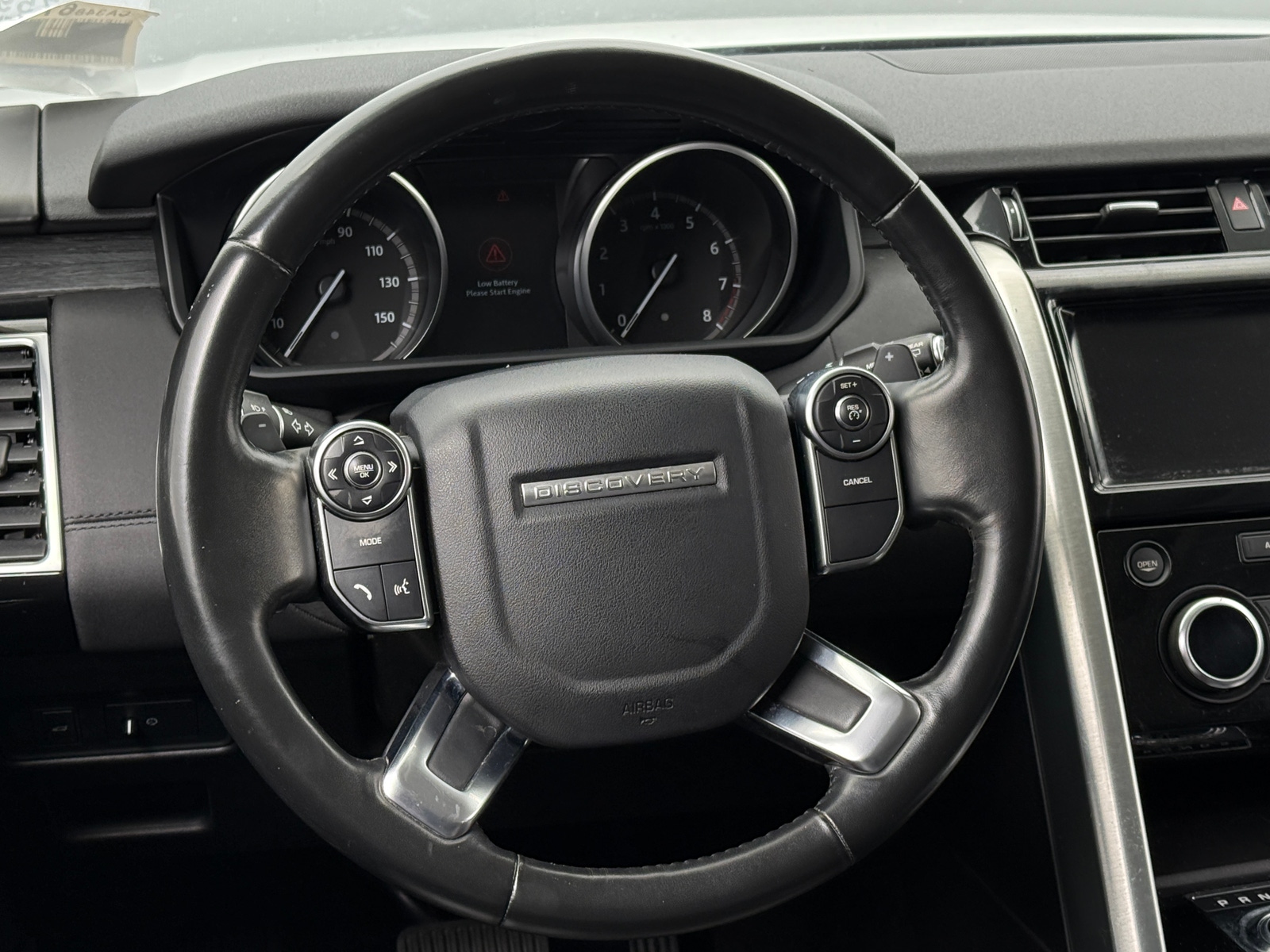 Thumbnail: 2017 Land Rover Discovery - 4