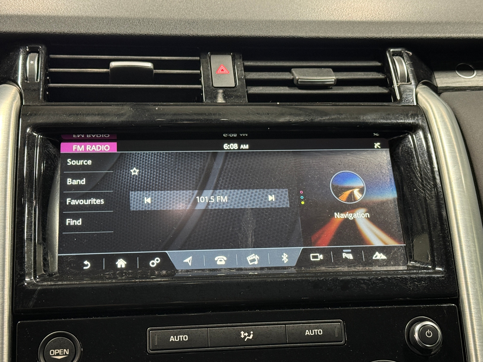 Thumbnail: 2017 Land Rover Discovery - 3