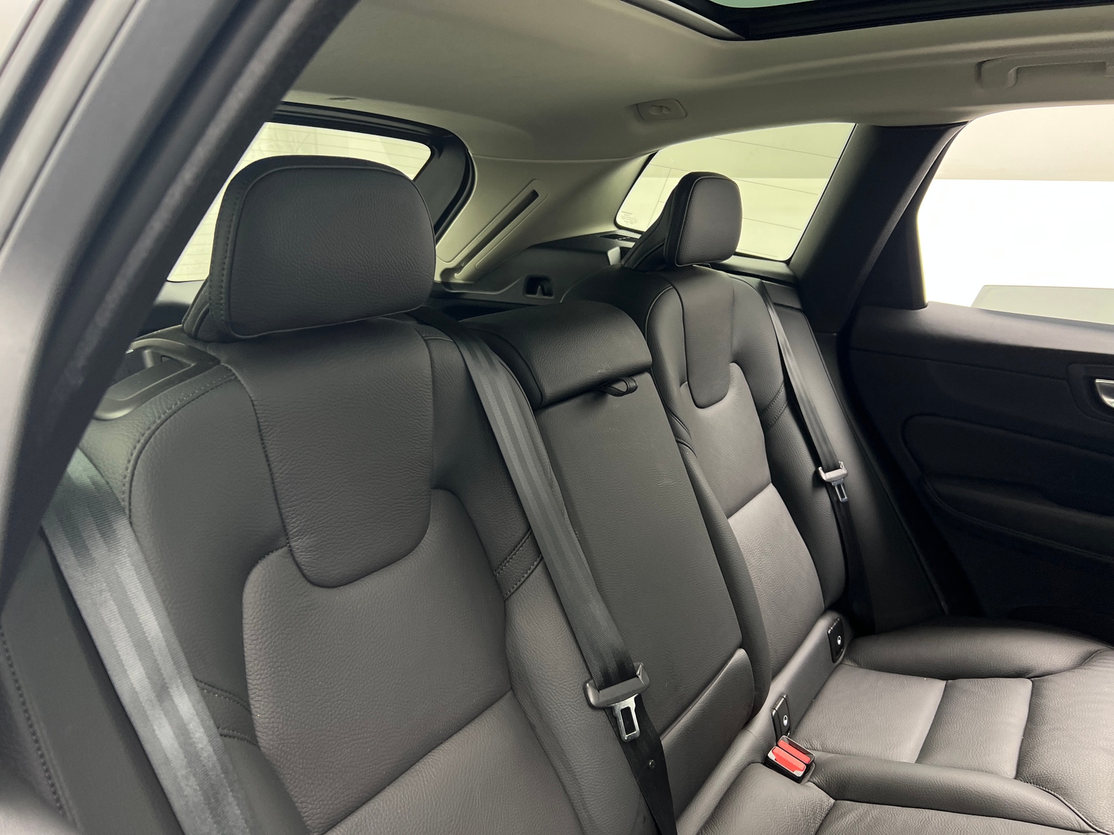 Thumbnail: 2025 Volvo XC60 - 5