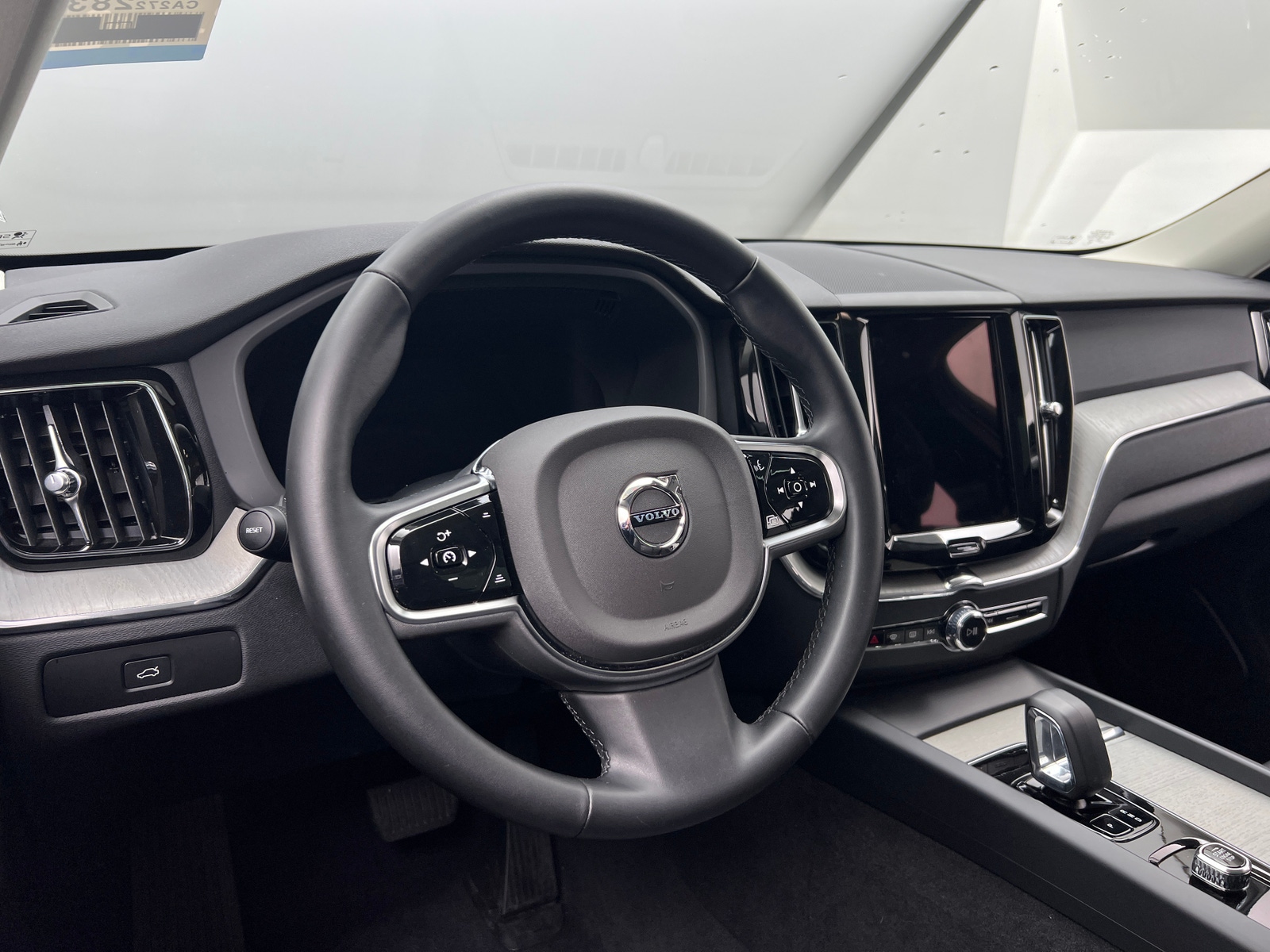 Thumbnail: 2025 Volvo XC60 - 4