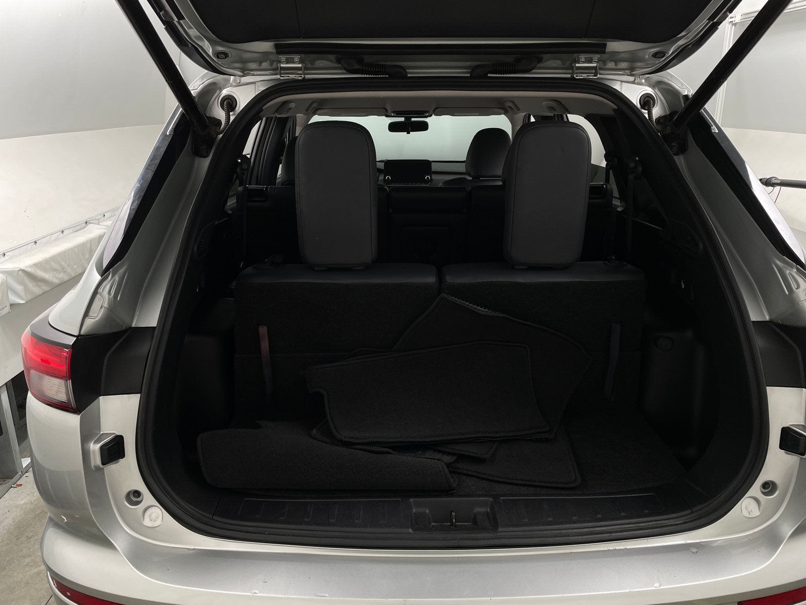 Thumbnail: 2024 Mitsubishi Outlander - 6