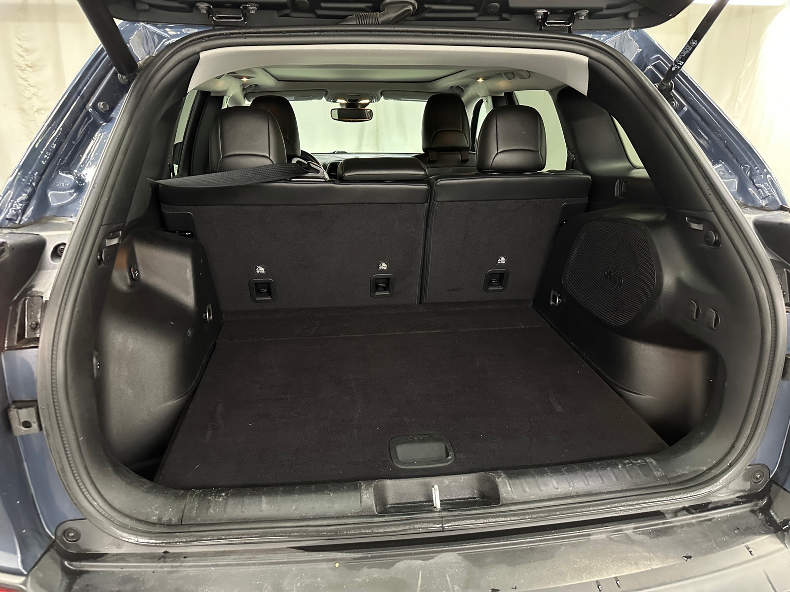 Thumbnail: 2021 Jeep Cherokee - 6