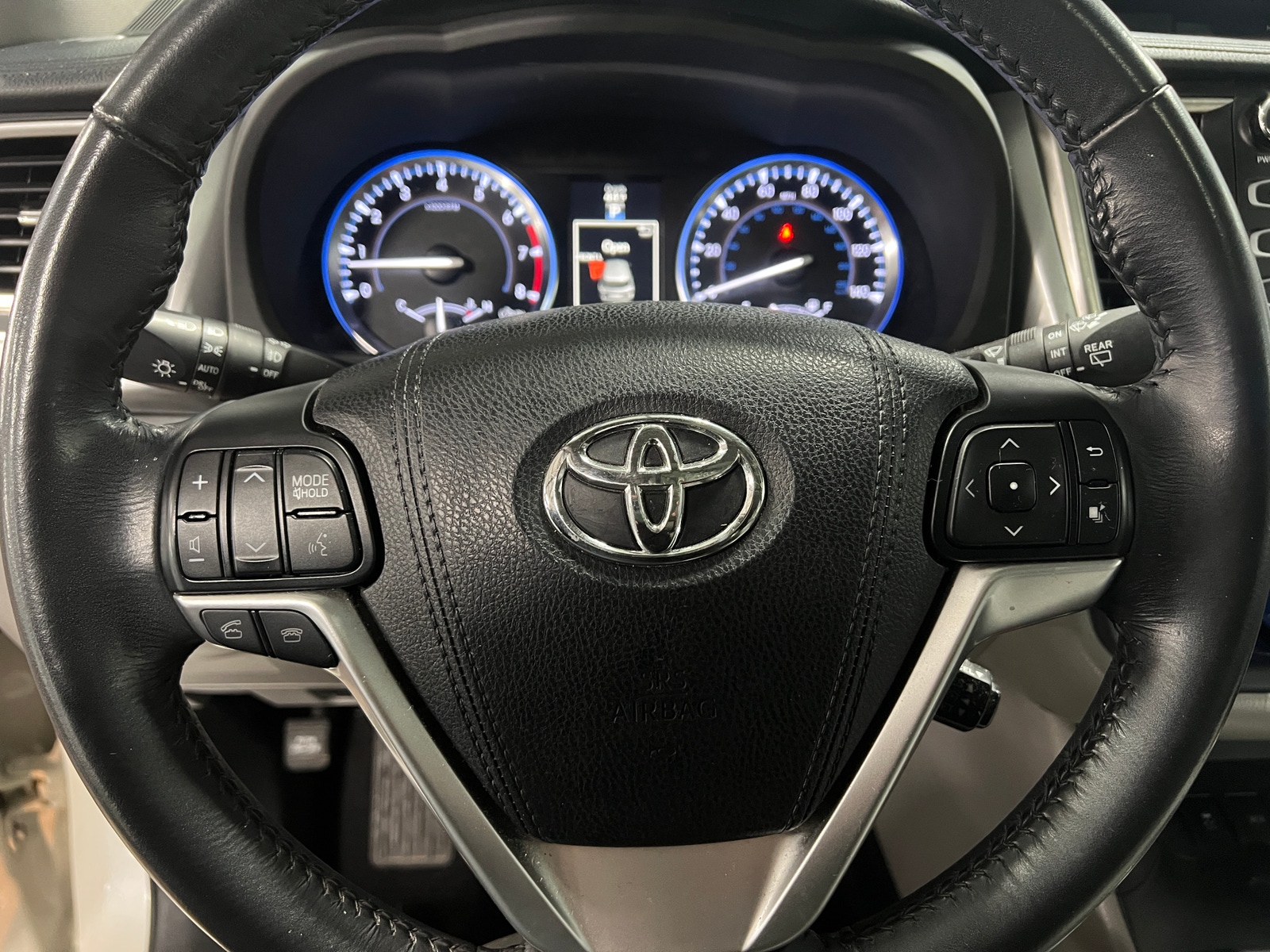 Thumbnail: 2015 Toyota Highlander - 4