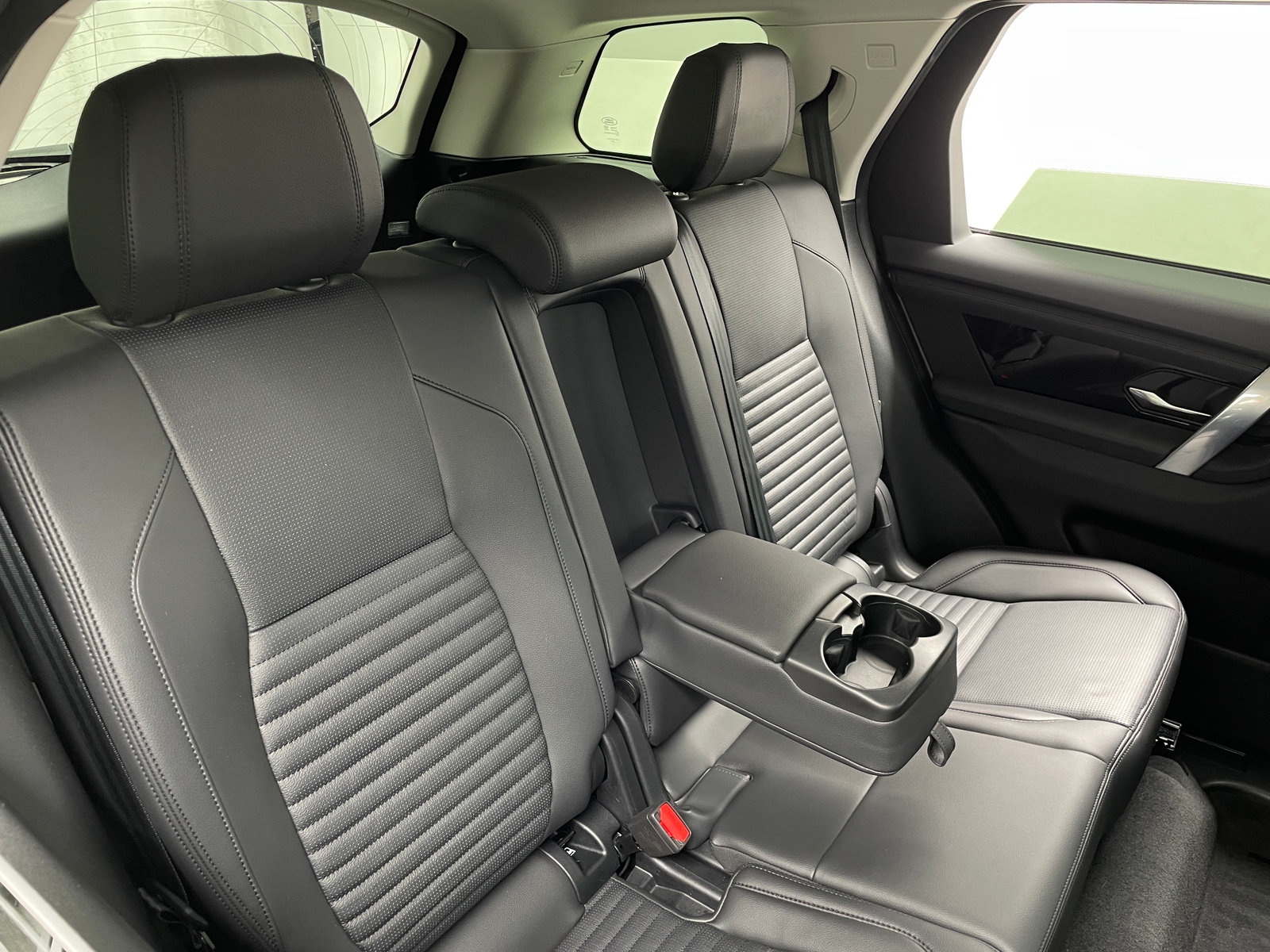 Thumbnail: 2023 Land Rover Discovery Sport - 5