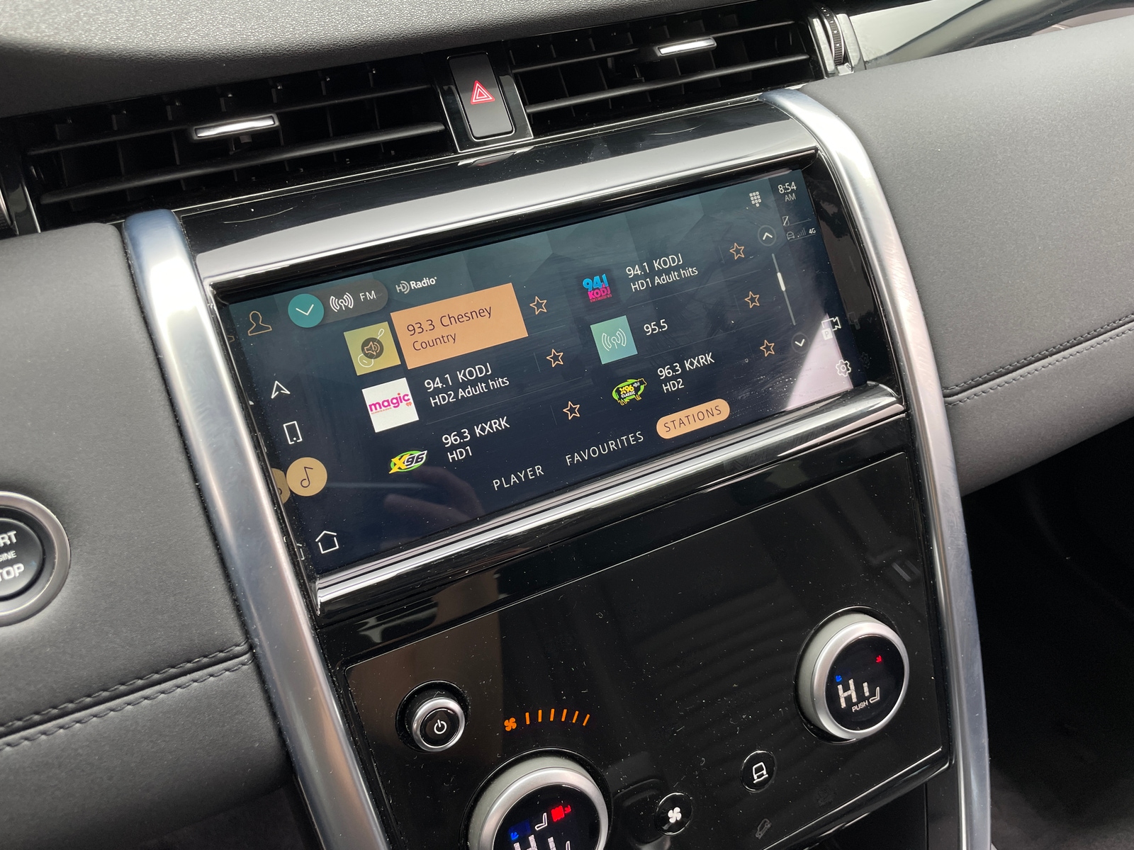 Thumbnail: 2023 Land Rover Discovery Sport - 3