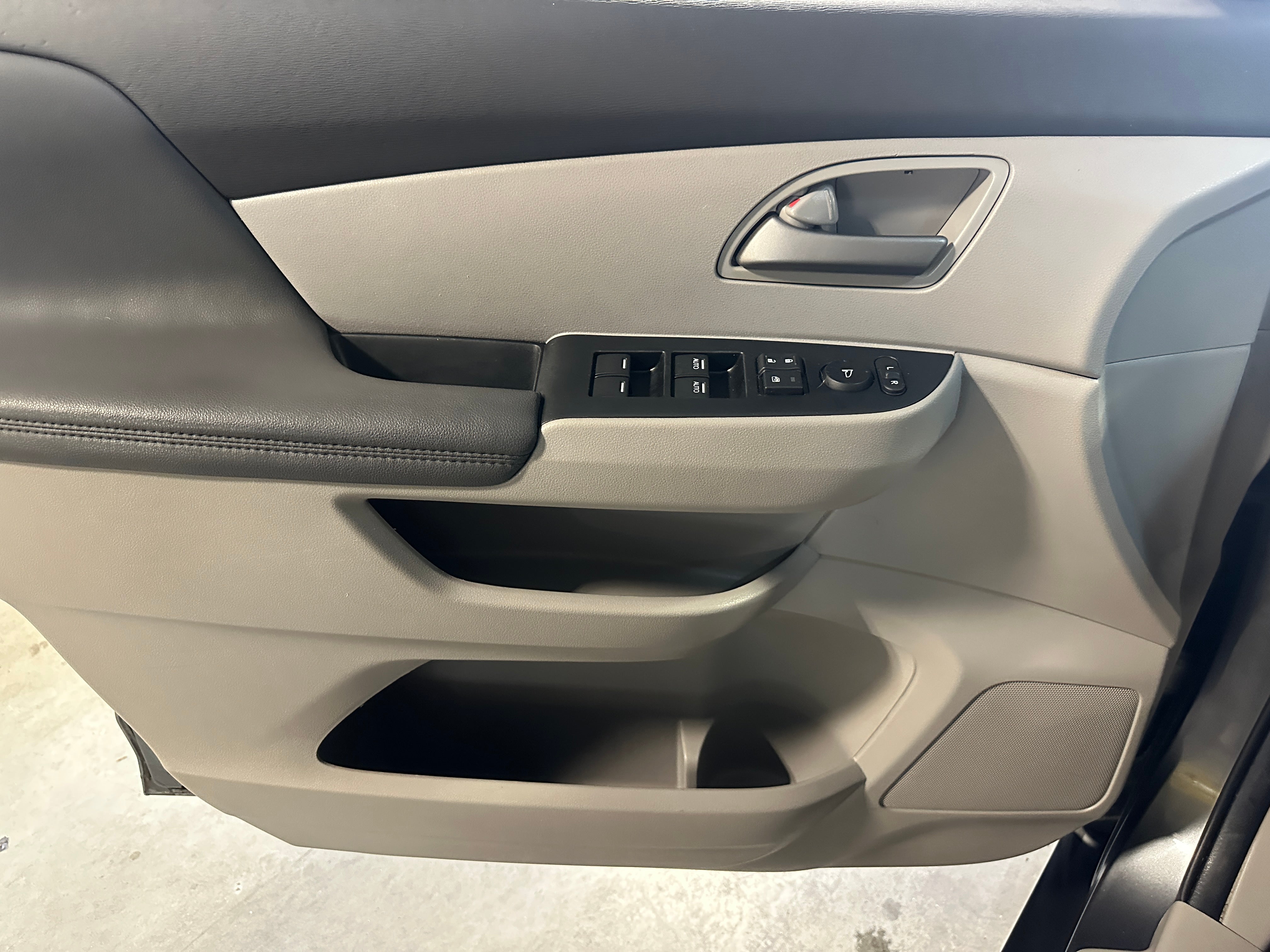 Used 2013 Honda Odyssey EX with VIN 5FNRL5H42DB009275 for sale in Oak Creek, WI