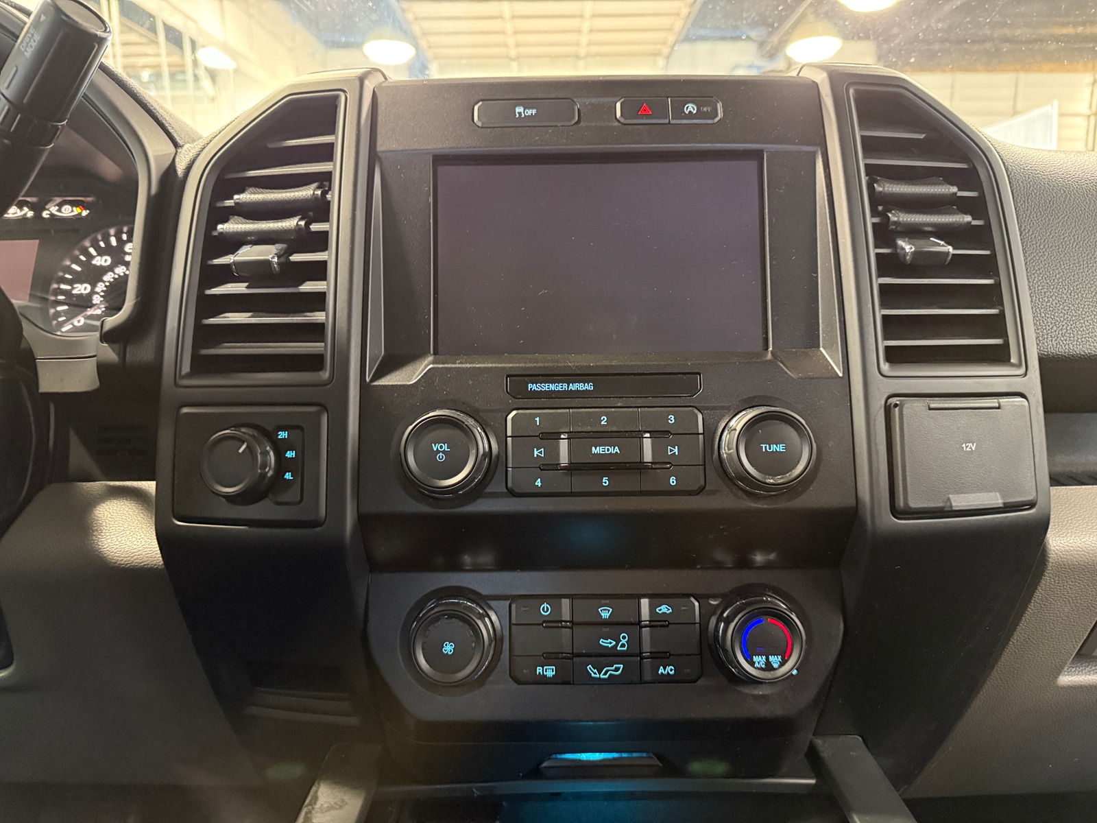 Thumbnail: 2020 Ford Econoline - 4