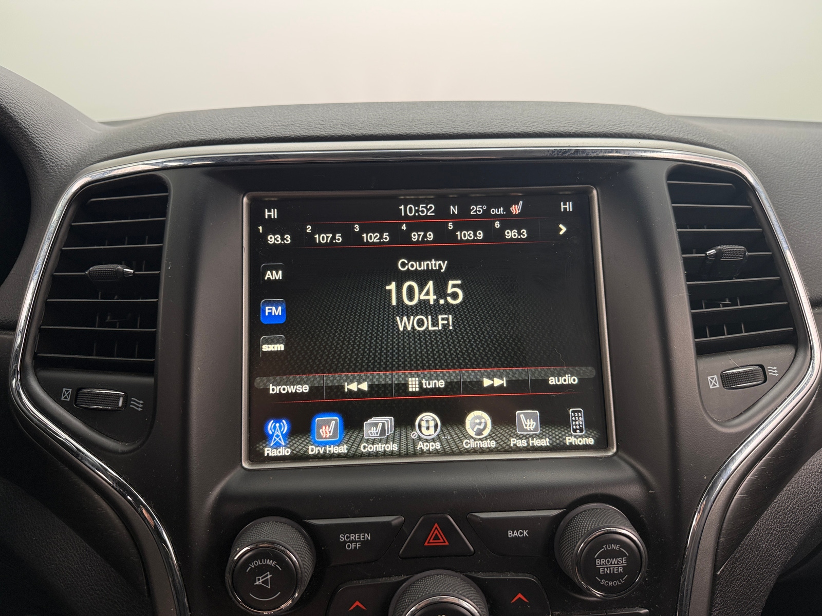 Thumbnail: 2017 Jeep Grand Cherokee - 3