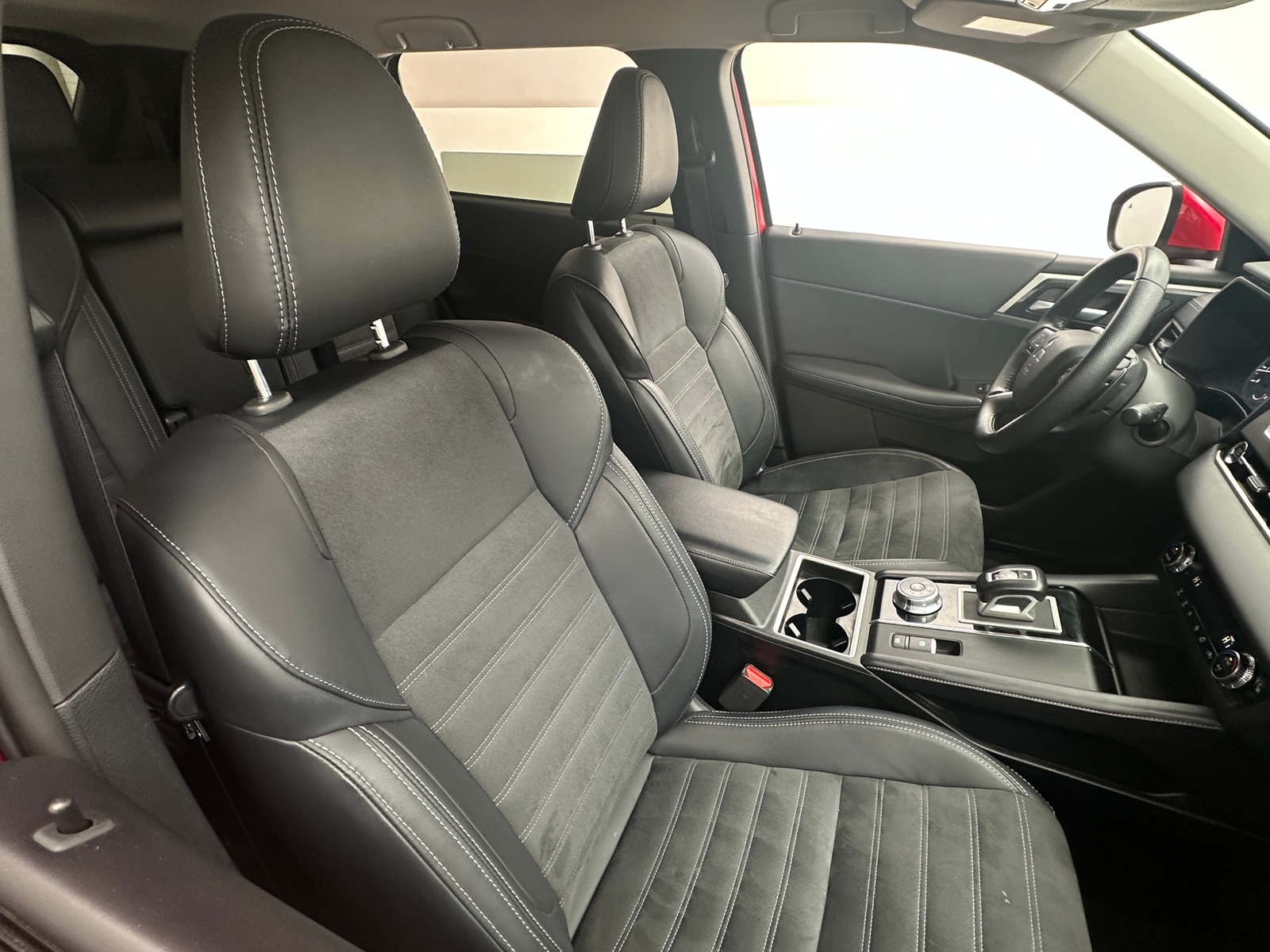 Thumbnail: 2024 Mitsubishi Outlander - 2