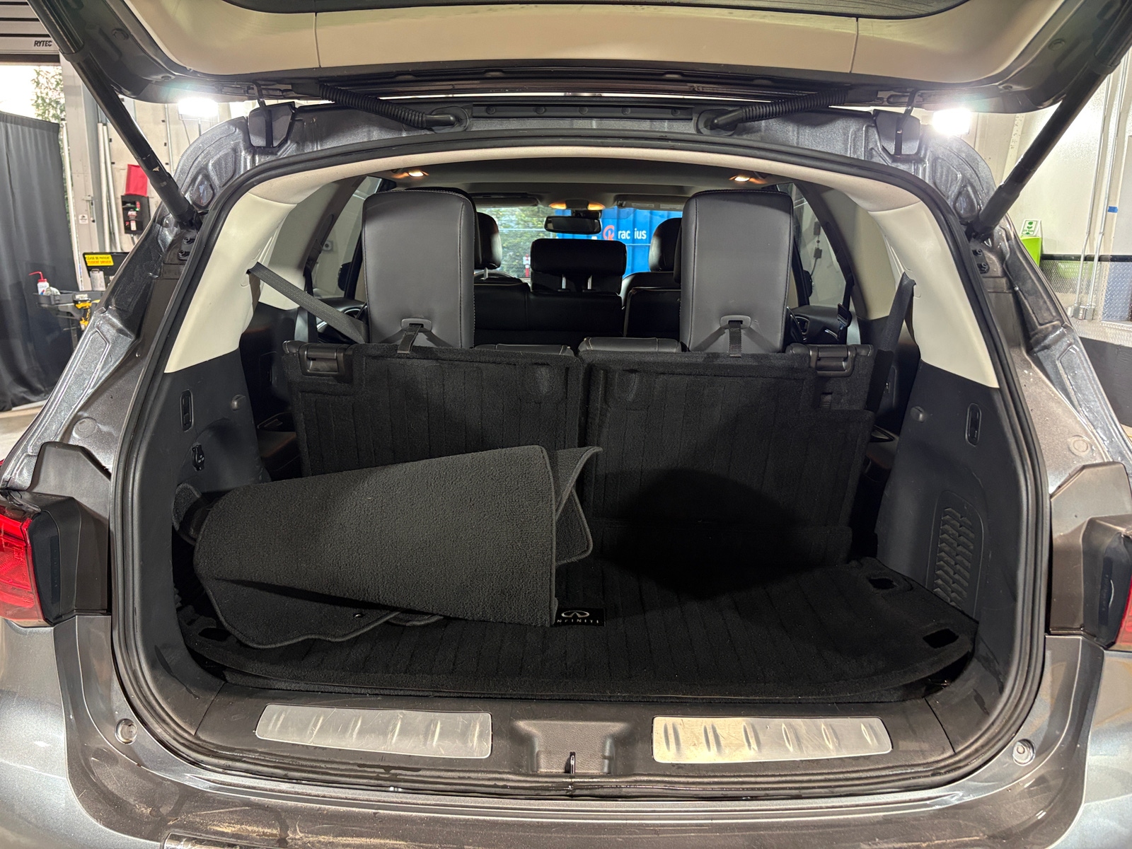 Thumbnail: 2017 INFINITI QX60 - 6