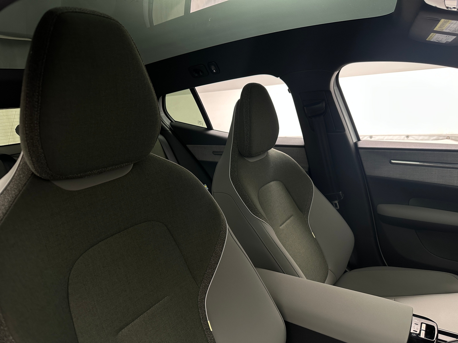 Thumbnail: 2025 Volvo EX30 - 2