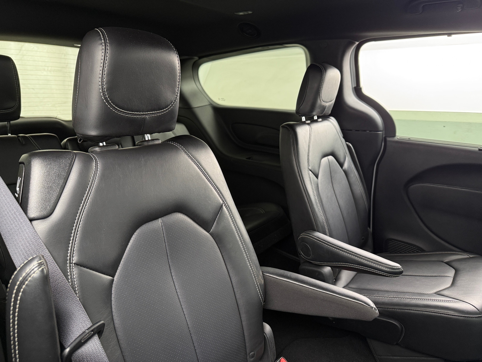 Thumbnail: 2025 Chrysler Pacifica - 5