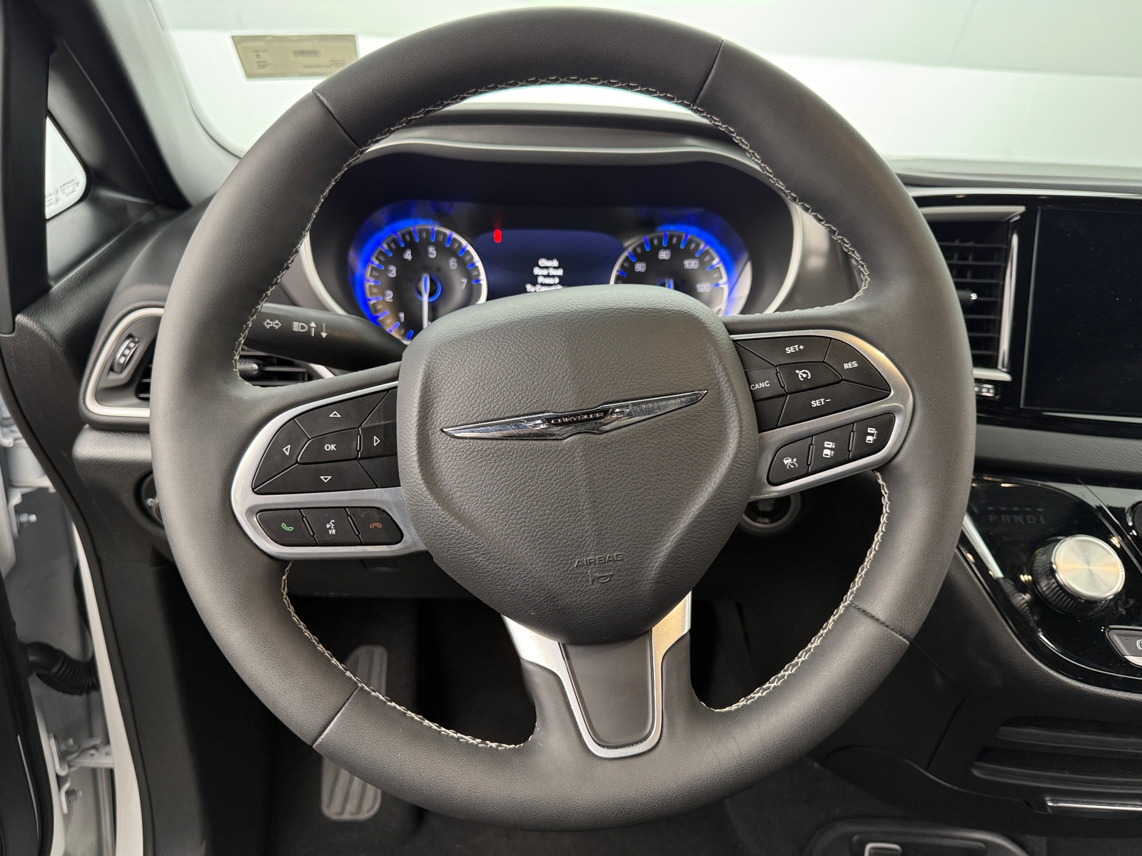 Thumbnail: 2025 Chrysler Pacifica - 4