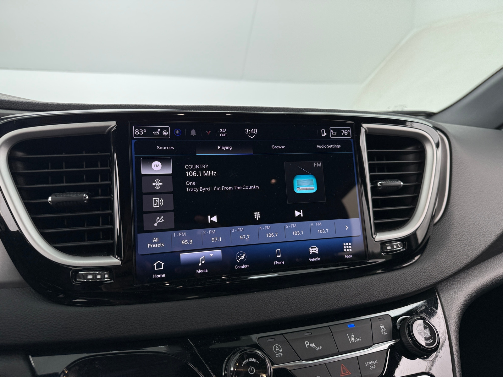 Thumbnail: 2025 Chrysler Pacifica - 3