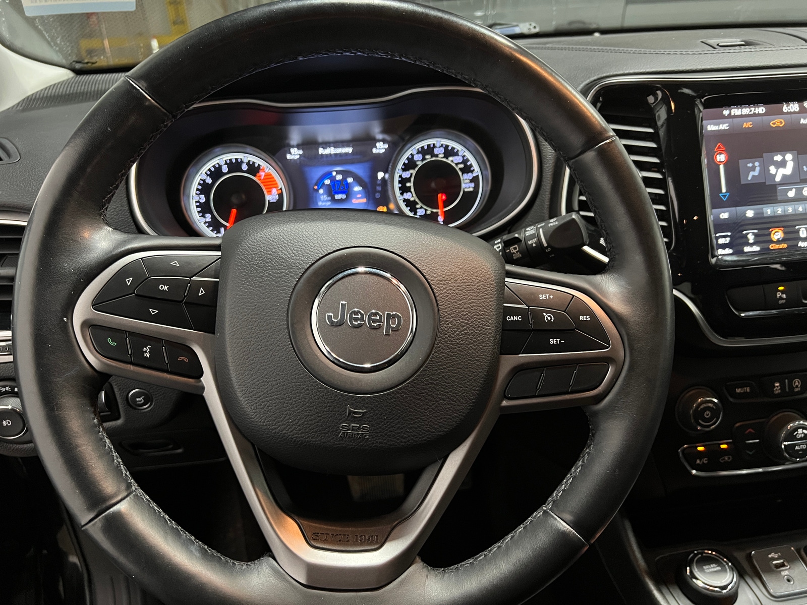 Thumbnail: 2019 Jeep Cherokee - 5